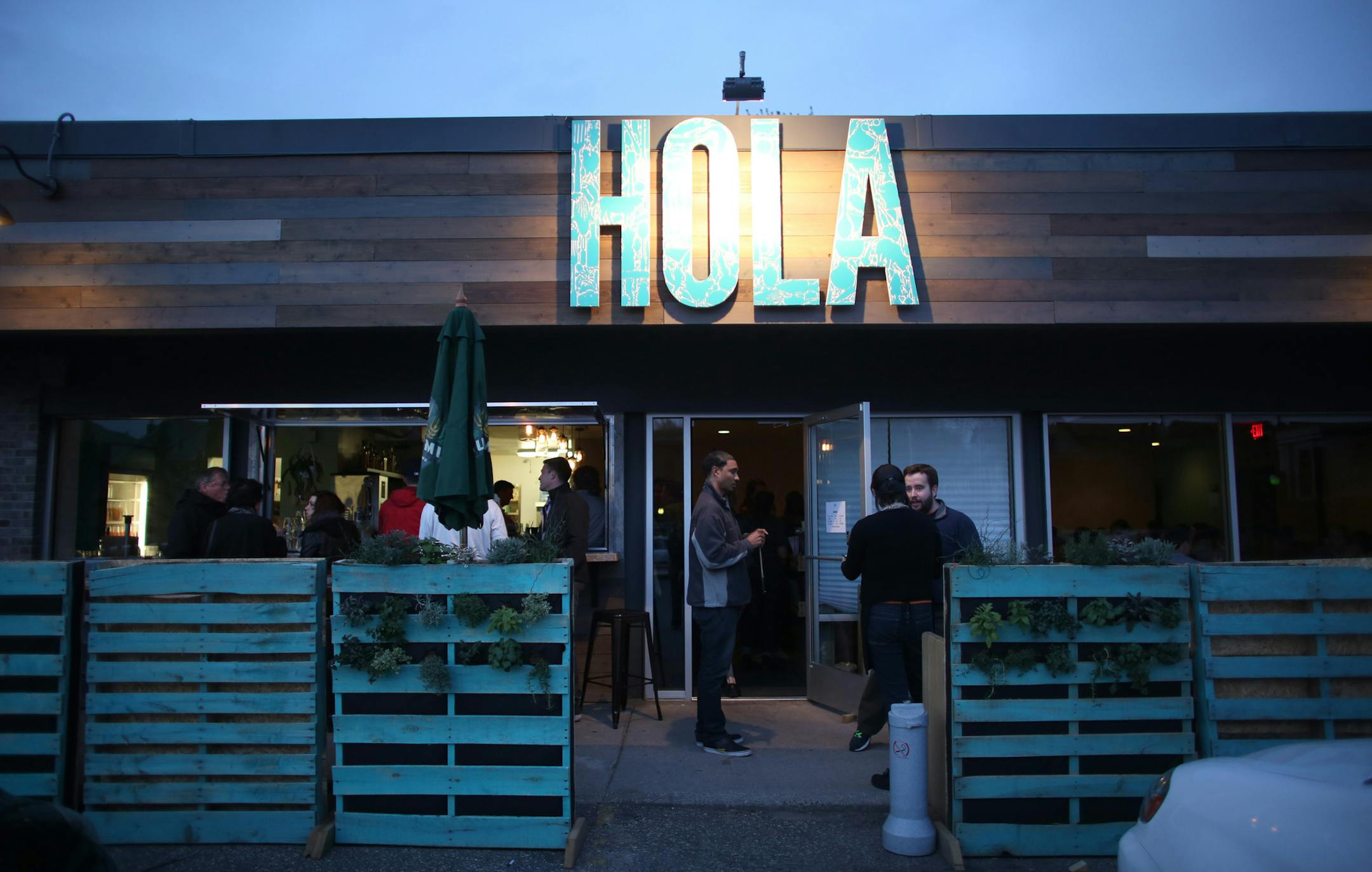 Patrons mill around the outside of Hola Arepa ] (KYNDELL HARKNESS/STAR TRIBUNE) kyndell.harkness@startribune.com Hola Arepa in Minneapolis Min. Friday, May 20, 2014.