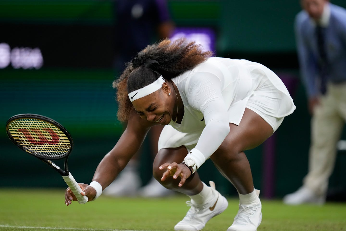 After Serena Williams is injured, Wimbledon forced to defend court  conditions