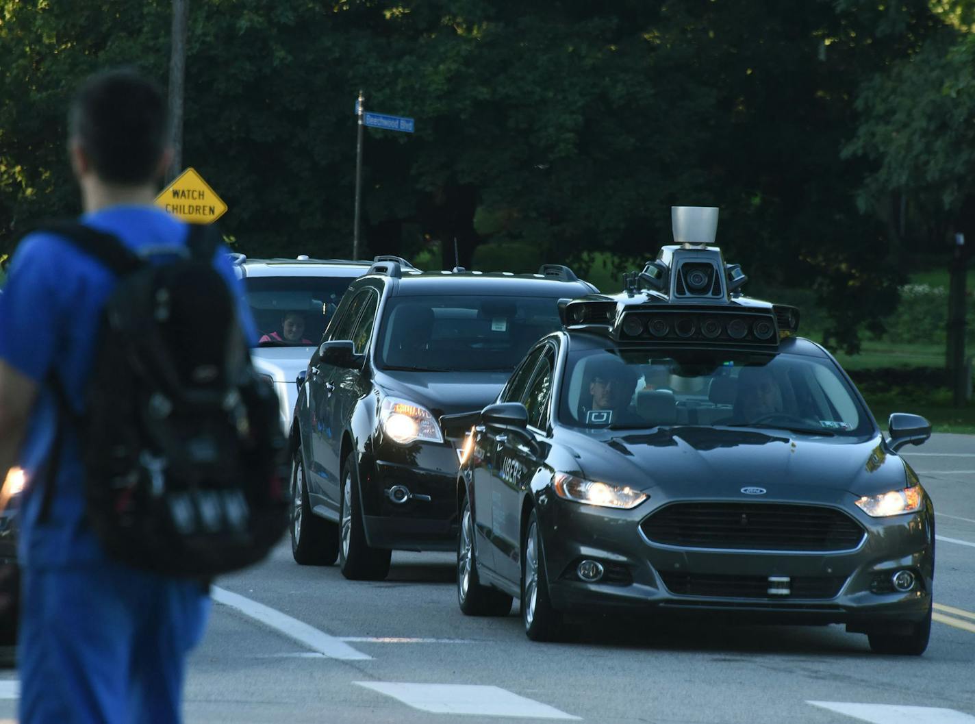 An Uber self-driving Ford Fusion sits at a traffic light on Beechwood Boulevard and waits to turn onto Fifth Avenue in Pittsburgh. (Darrell Sapp/Pittsburgh Post-Gazette/TNS) ORG XMIT: 1229872