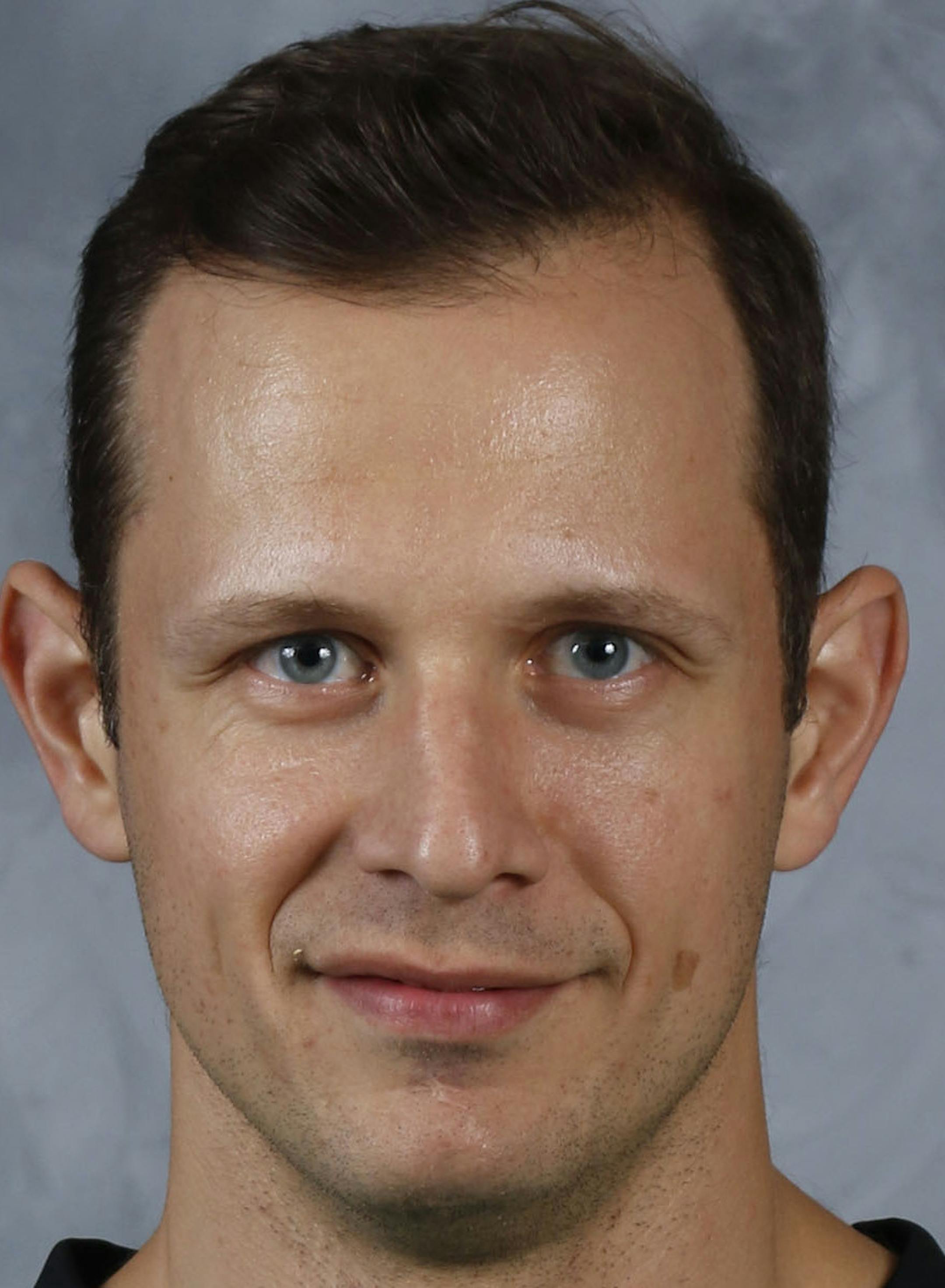 FRISCO, TX - SEPTEMBER 17: Jason Spezza #90 of the Dallas Stars poses for his official headshot for the 2015-2016 season on September 17, 2015 at the Dr. Pepper Stars Center in Frisco, Texas. (Glenn James/NHLI via Getty Images) *** Local Caption *** Jason Spezza ORG XMIT: 570171957
