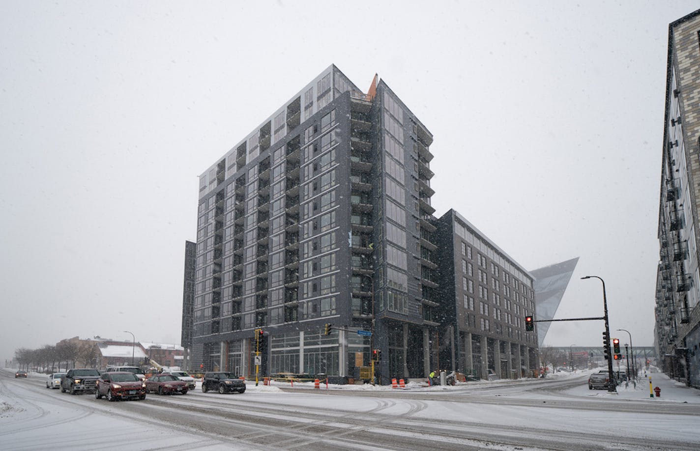 Iron Clad apartment project under construction at 811 S. Washington Ave, Minneapolis. ] GLEN STUBBE &#x2022; glen.stubbe@startribune.com Friday, March 1, 2019 Crews are putting the finishing touches on three towers apartment towers in downtown Minneapolis with a combined nearly 800 high-end apartments that will hit the market this summer. Those mid-rise towers, which range from 14 to 26 stories tall, represent the bulk of the 1,100 units that are expected to hit the rental market in the city dur