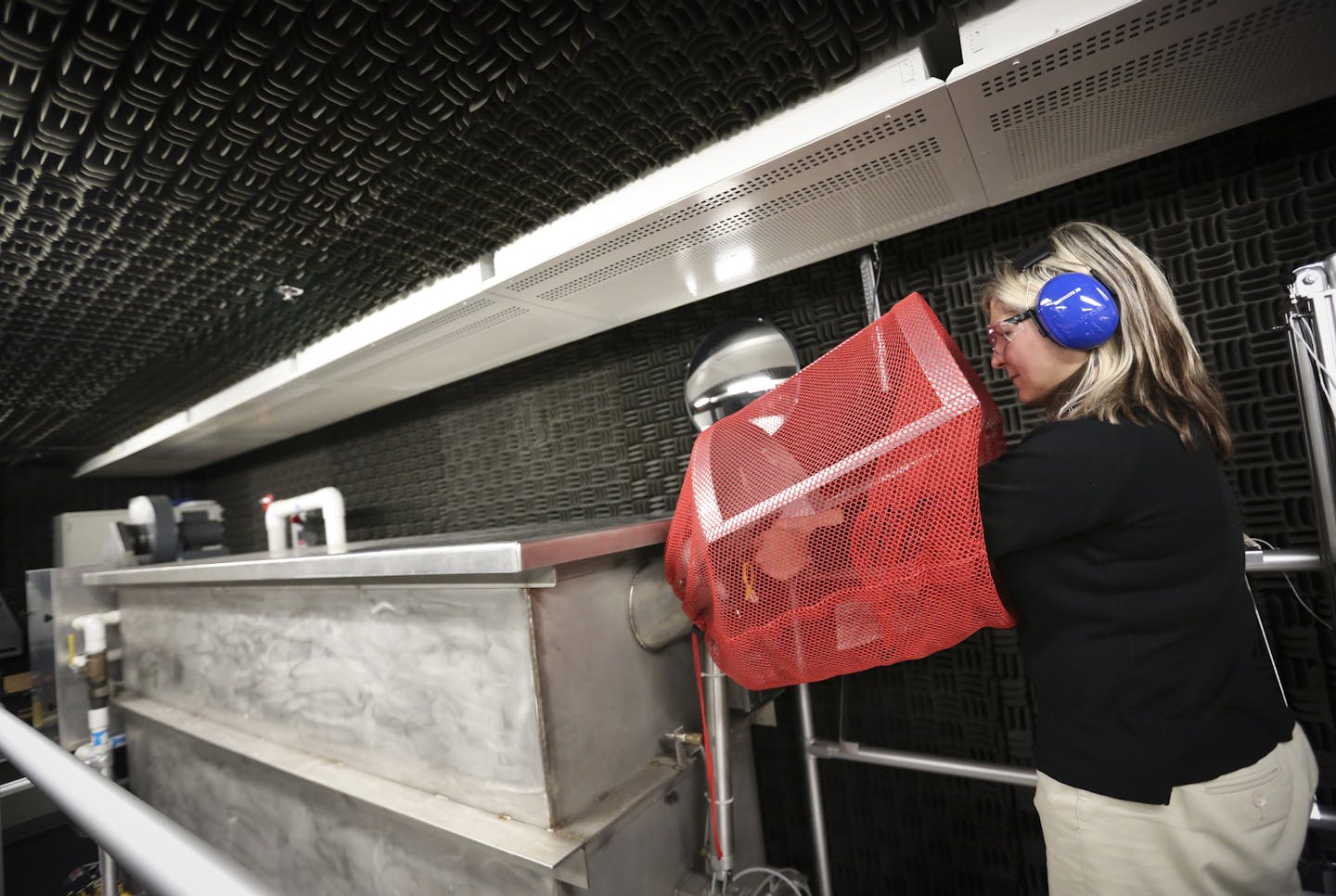 Forensic scientist Erica Henderson demonstrated how she uses a water tank to shoot guns for evidence at the BCA in St. Paul, Minn. on Thursday, December 18, 2014. ] REN&#xc9;E JONES SCHNEIDER reneejones@startribune.com