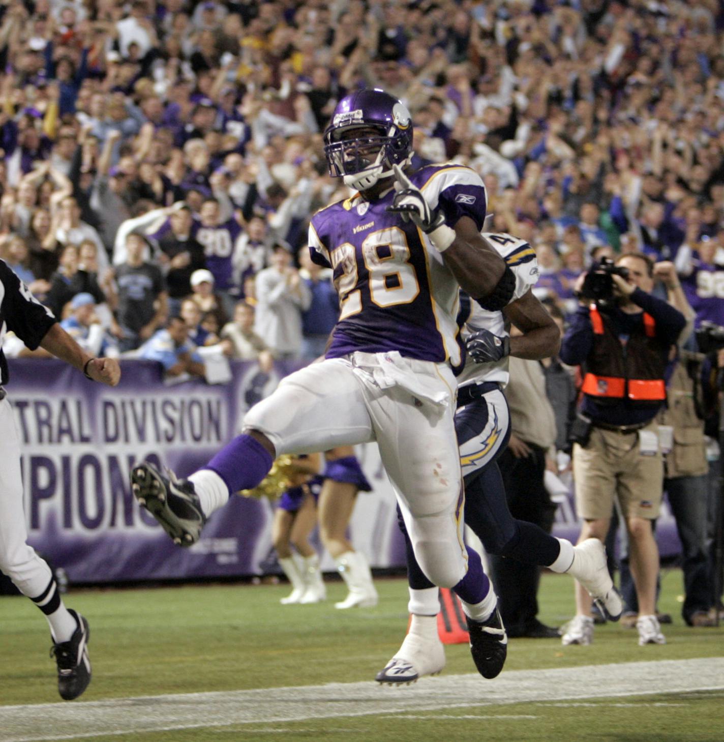 Adrian Peterson scored on a 46-yard run in the fourth quarter. Adrian Peterson set an NFL single game rushing record with 296 total yards. Minnesota beat San Diego by a final score of 35-17.