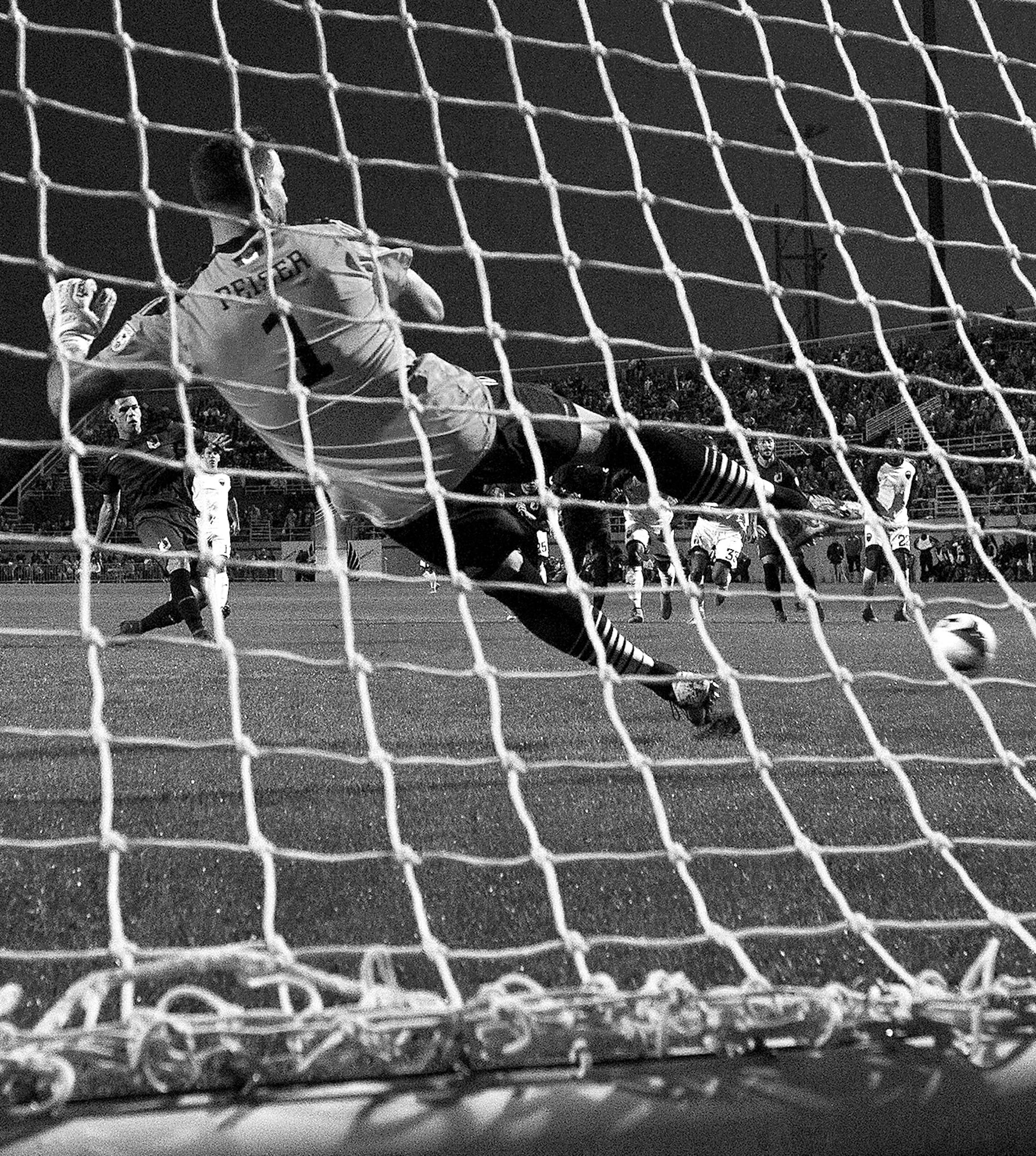 Christian Ramirez scores on a penalty kick in the first half of Minnesota United's game against Ottawa Fury, Saturday, Sept. 17, 2016. Photo from Minnesota United FC
