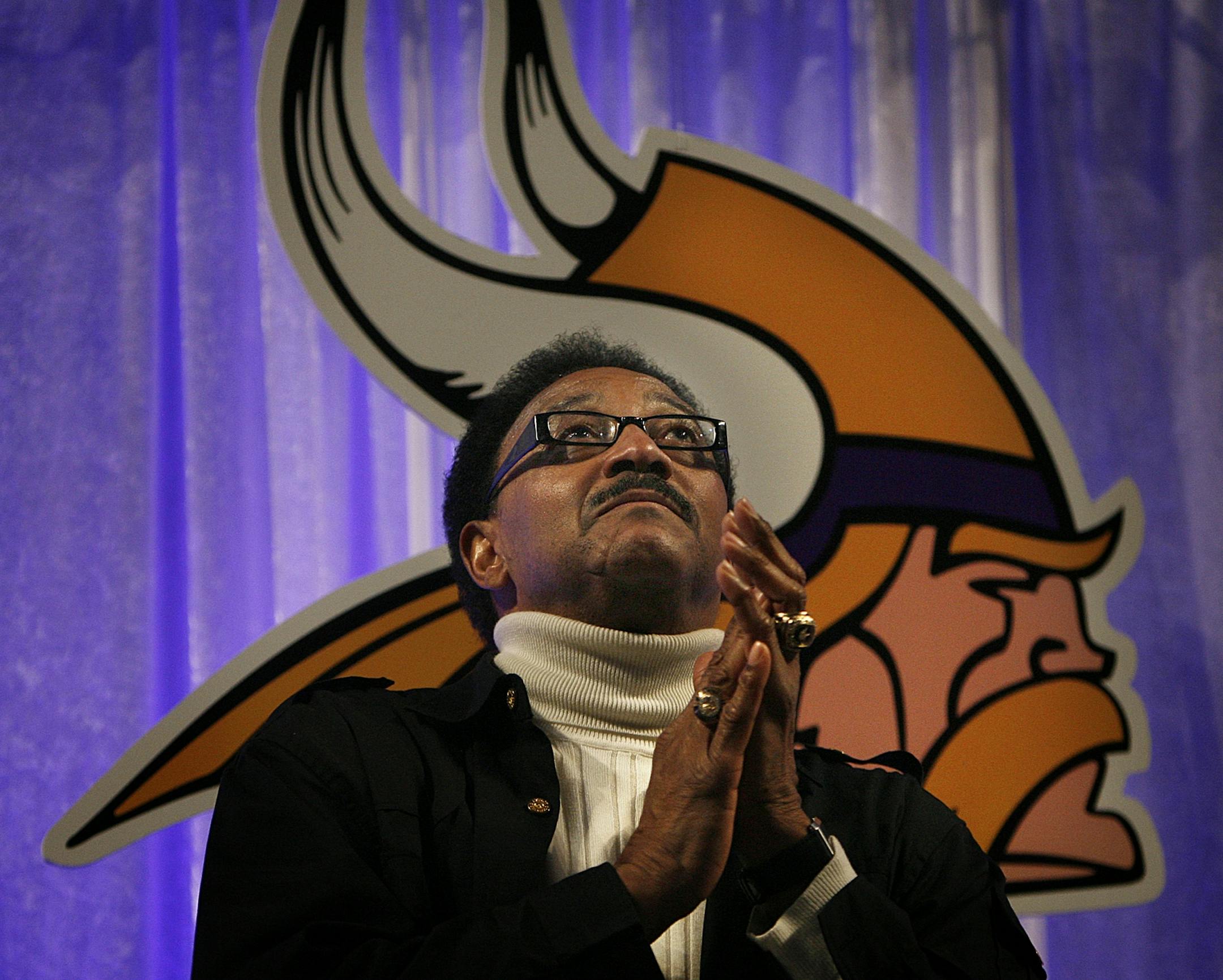 Former Minnesota Vikings star running back Chuck Foreman looked into a sea of fans gathered at the Mall of America for a sendoff program for the team�s upcoming NFC Championship game against the New Orleans Saints. Hundreds of fans packed the MOA Best Buy Rotunda to enjoy the program which included appearances by Vikings owners and a few former players.