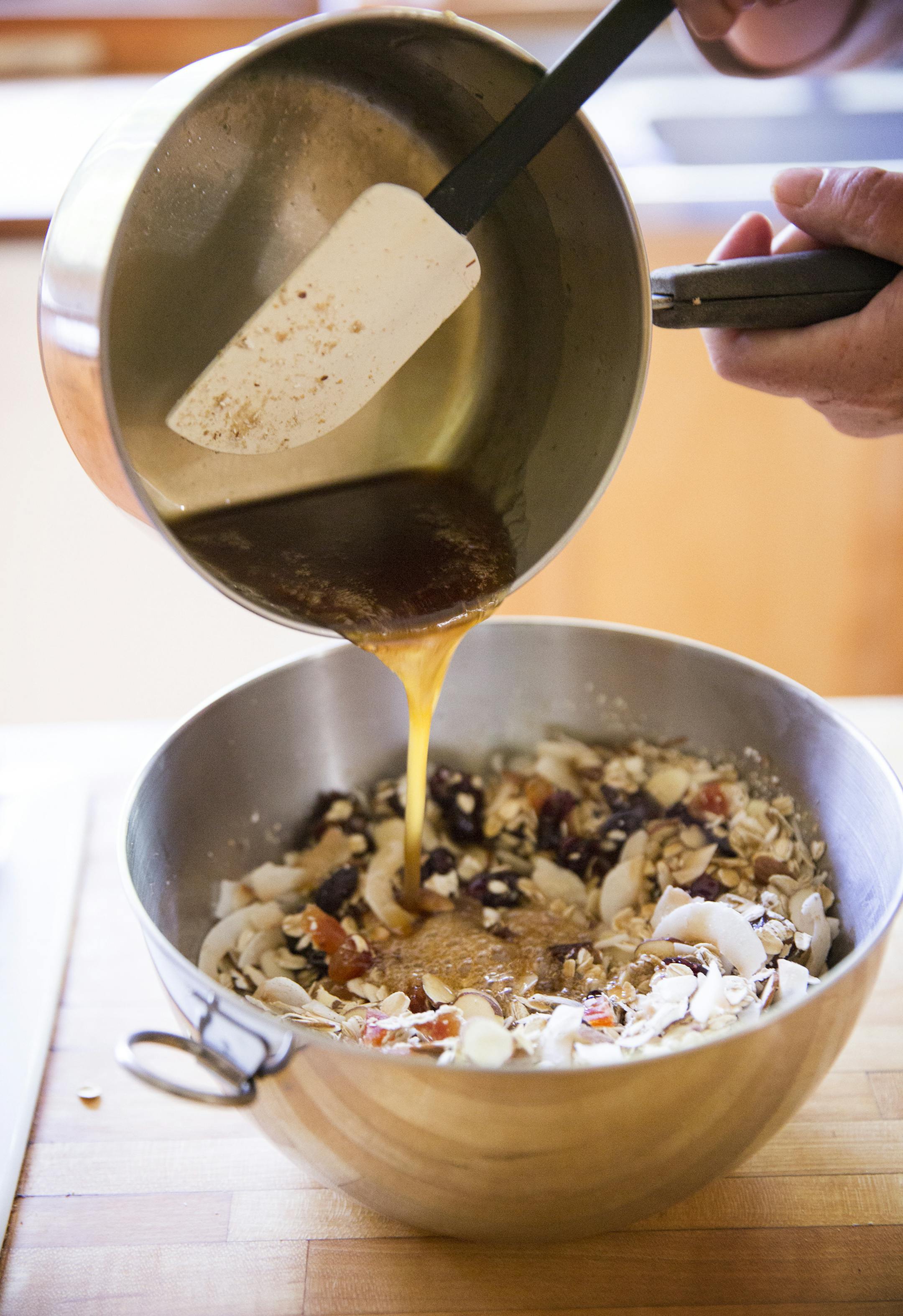 Baking Central comes up with granola bars for school breakfasts and lunches. Photographed on Thursday, September 10, 2015. ] LEILA NAVIDI leila.navidi@startribune.com /