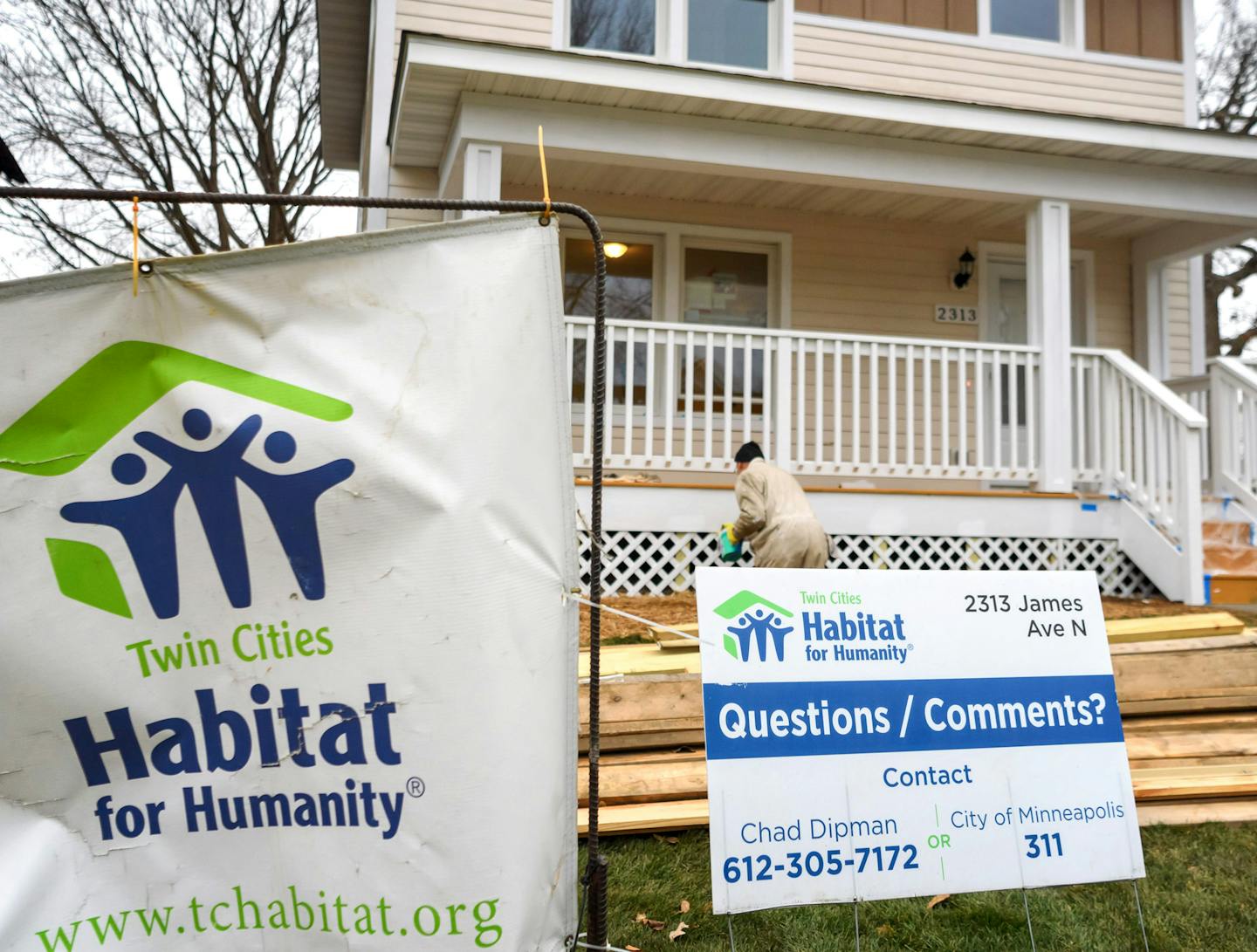 Volunteer Peter Jensen worked at a Habitat for Humanity house in North Minneapolis. ] GLEN STUBBE &#x2022; glen.stubbe@startribune.com Monday, November 13, 2017 Some of Minnesota's biggest nonprofits are capitalizing on the momentum of Give to the Max Day, while diverting established donors to their own personal giving websites.
Give to the Max raised a record $20 million in 2016, despite years of technical troubles that have frustrated donors and participating charities during the state=E2=80=9