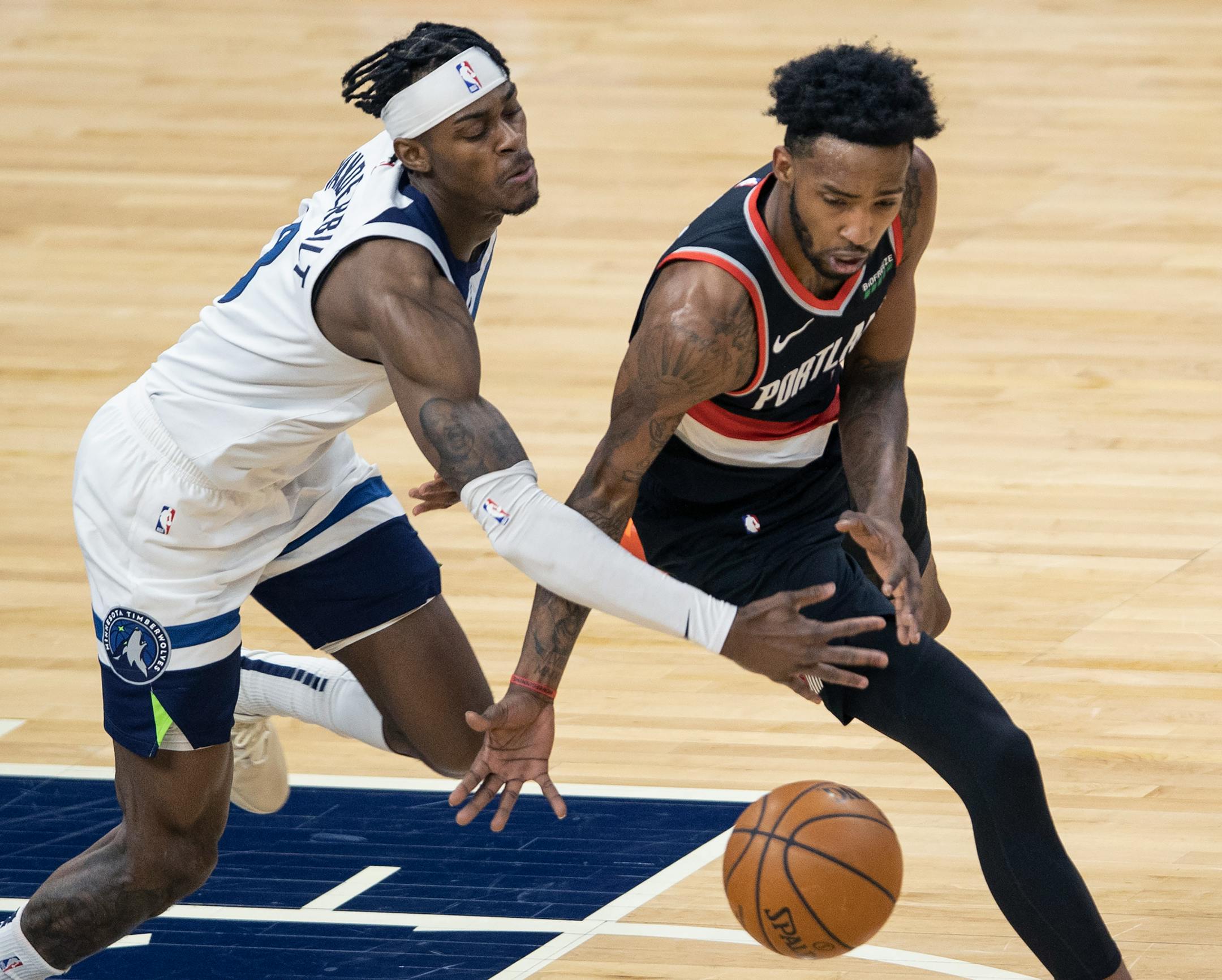 Jarred Vanderbilt (8) of the Minnesota Timberwolves stole the ball from Derrick Jones Jr. (55) of the Portland Trailblazers in the first quarter.