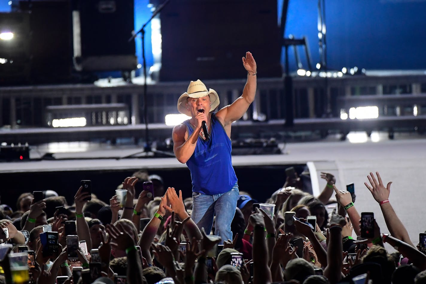 Kenny Chesney performed Saturday night at US Bank Stadium. ] AARON LAVINSKY • aaron.lavinsky@startribune.com