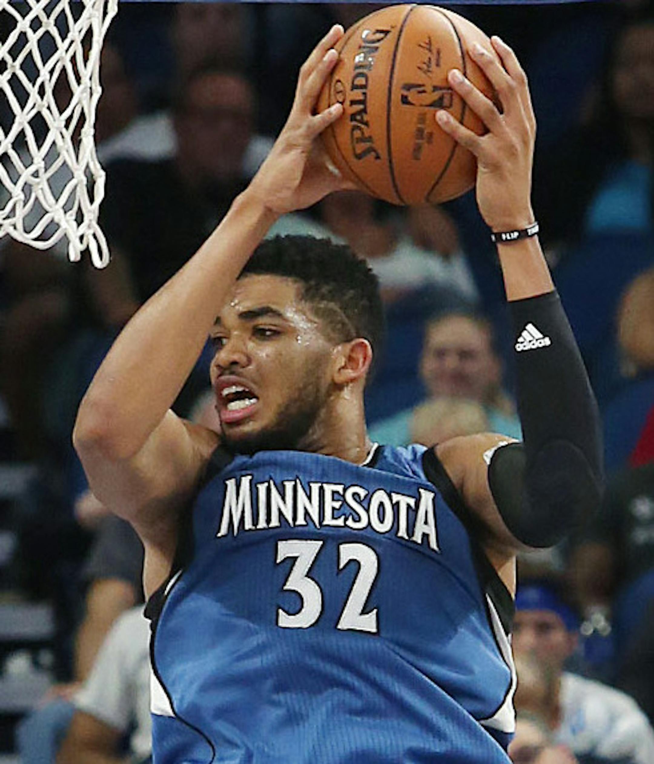 The Minnesota Timberwolves' Karl-Anthony Towns (32) pulls down a rebound over the Orlando Magic's Jeff Green (34) at the Amway Center in Orlando, Fla., on Wednesday, Nov. 9 2016. (Stephen M. Dowell/Orlando Sentinel/TNS)