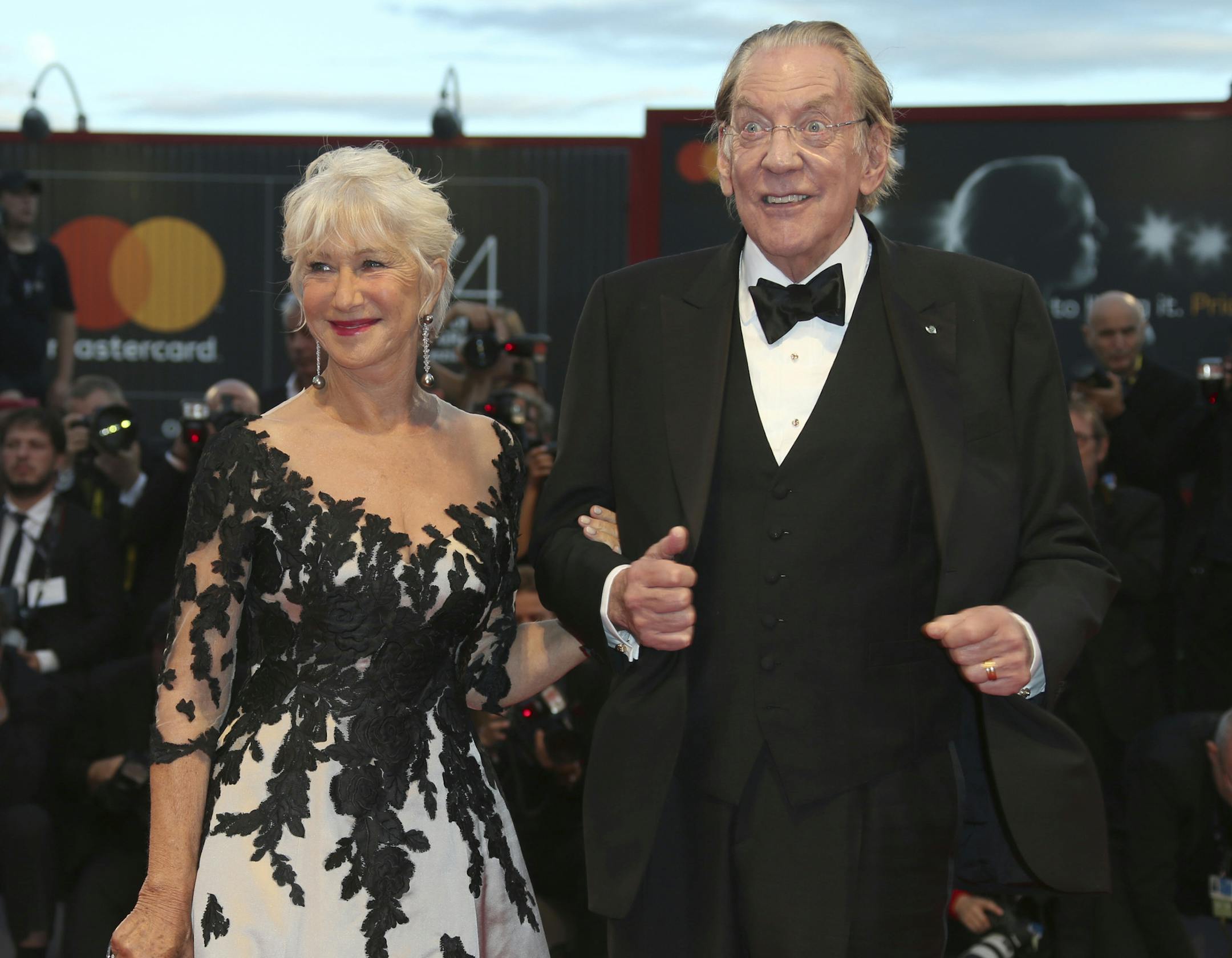 Actors Donald Sutherland, right, and Helen Mirren pose for photographers upon arrival at the premiere of the film ' The Leisure Seeker ' during the 74th edition of the Venice Film Festival in Venice, Italy, Sunday, Sept. 3, 2017. (Photo by Joel Ryan/Invision/AP)