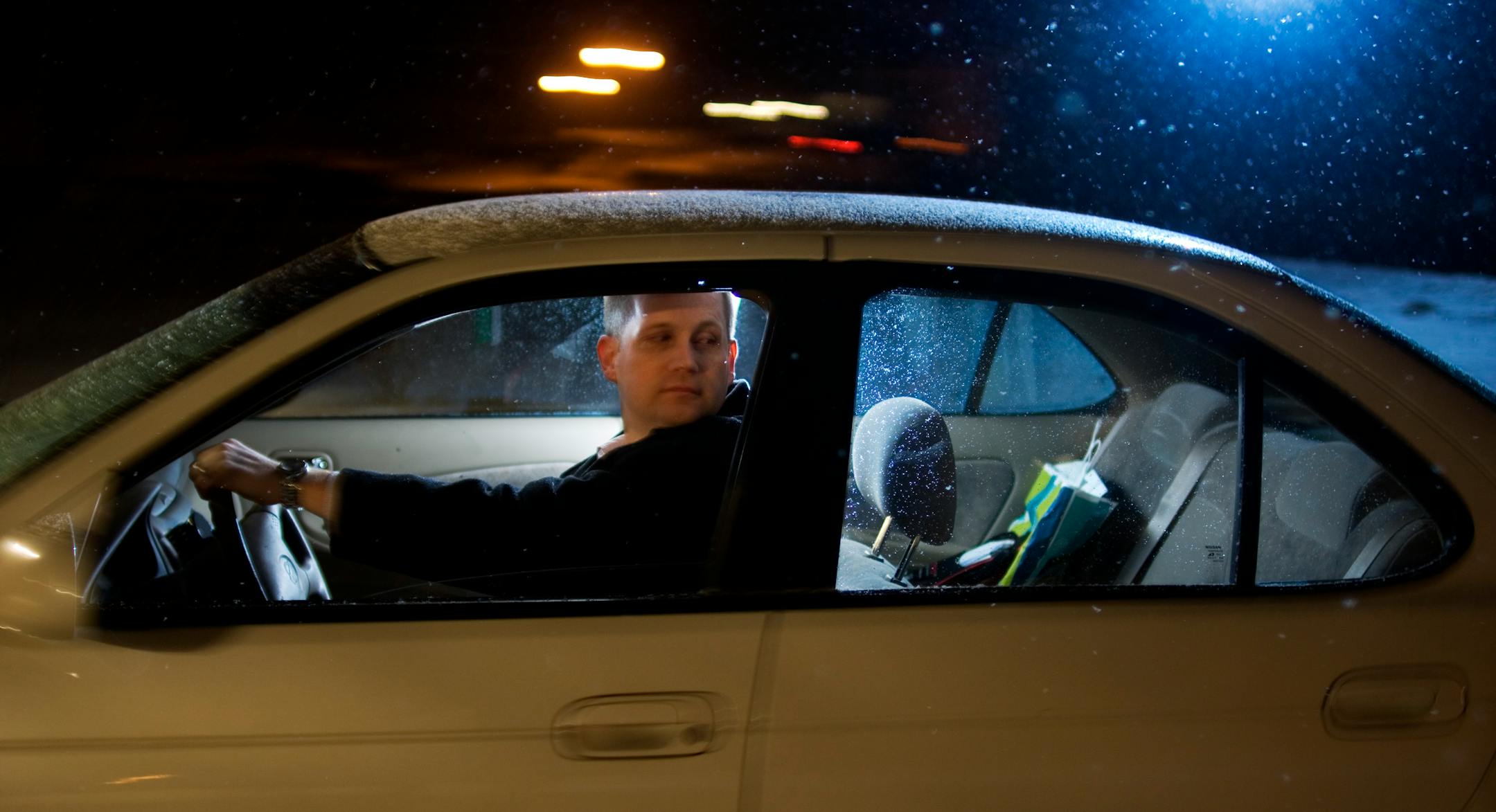 DAVID BREWSTER � dbrewster@startribune.com Thursday_1/10/08_Carver Jeff Mueller backs out of his garage at his Carver home at 6:15 AM on a snowy morning, on his way to work in White Bear Lake.