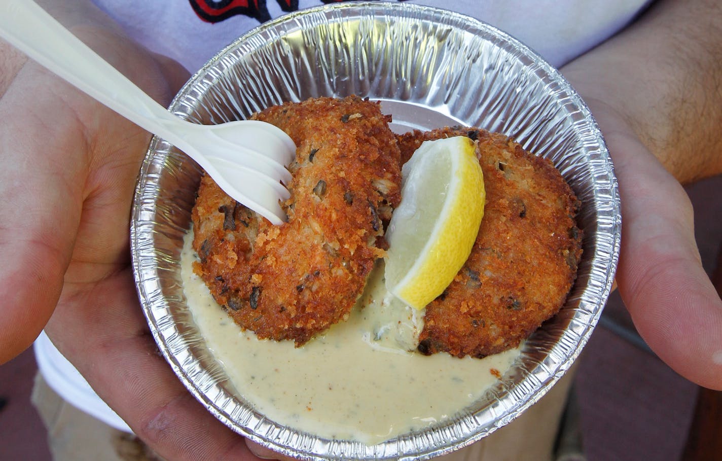 TOM WALLACE ¥ twallace@startribune.com Assignment #20013789A Slug: classicfairfood082710 Date: august 26th, _Rick Nelson on The classic fair foods that have stood the test of time at the Minnesota State Fair. THIS PHOTO: ] Walleye cakes at Giggles' Campfire Grill.