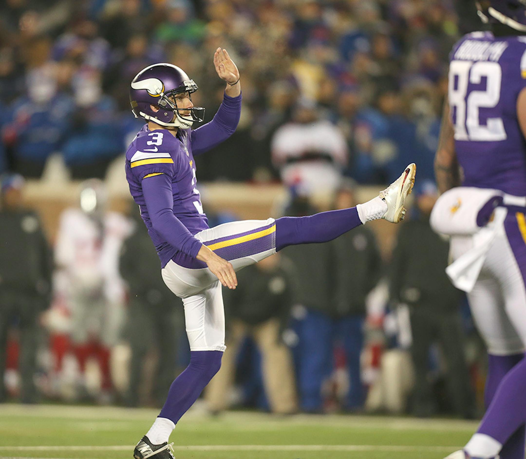Vikings kicker Blair Walsh (3) watch as he hit a 52 yard field goal in the second quarter Sunday night. ] JEFF WHEELER ï jeff.wheeler@startribune.com The Minnesota Vikings faced the New York Giants in an NFL football game Sunday night, December 27, 2015 at TCF Bank Stadium in Minneapolis.