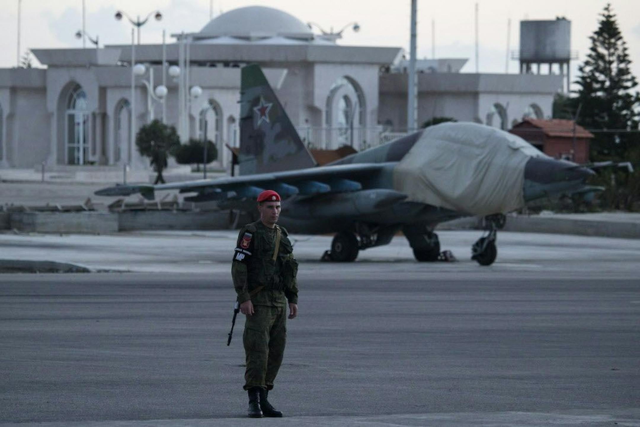 A Russian solder guards in front of a Russian ground attack jet parked at Hemeimeem air base in Syria, Friday, March 4, 2016. Russian warplanes have mostly stayed on the ground since the Russian- and U.S.-brokered cease-fire has begun last weekend.