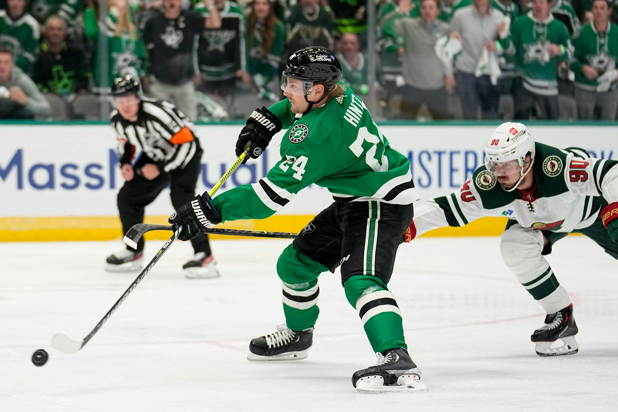 Dallas Stars center Roope Hintz (24) takes a shot and scores ahead of Minnesota Wild's Marcus Johansson (90) in the first period.