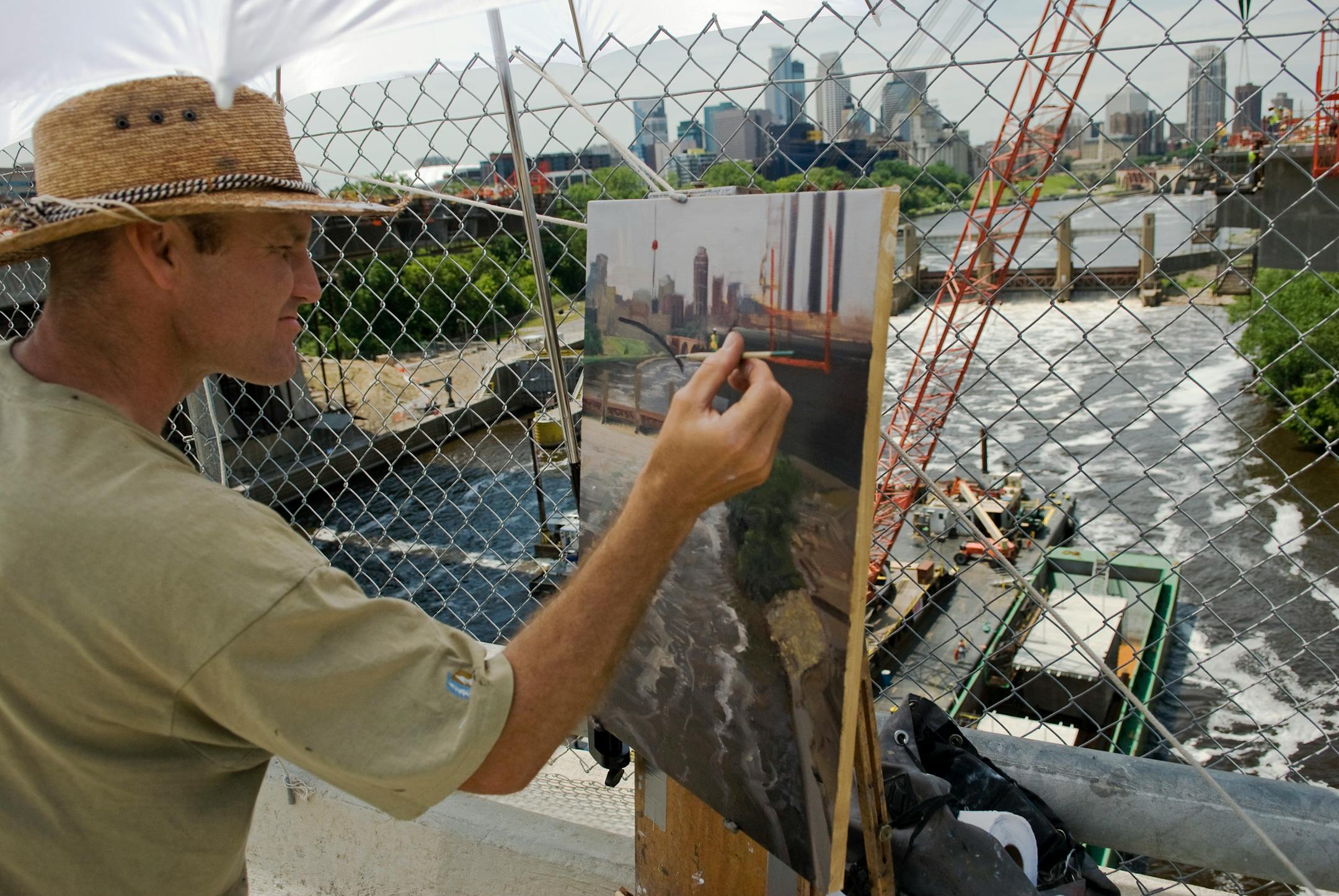 Award-winning painter Scott Lloyd Anderson has created 18 oil paintings in three weeks of the I-35W bridge reconstruction project in Minneapolis.