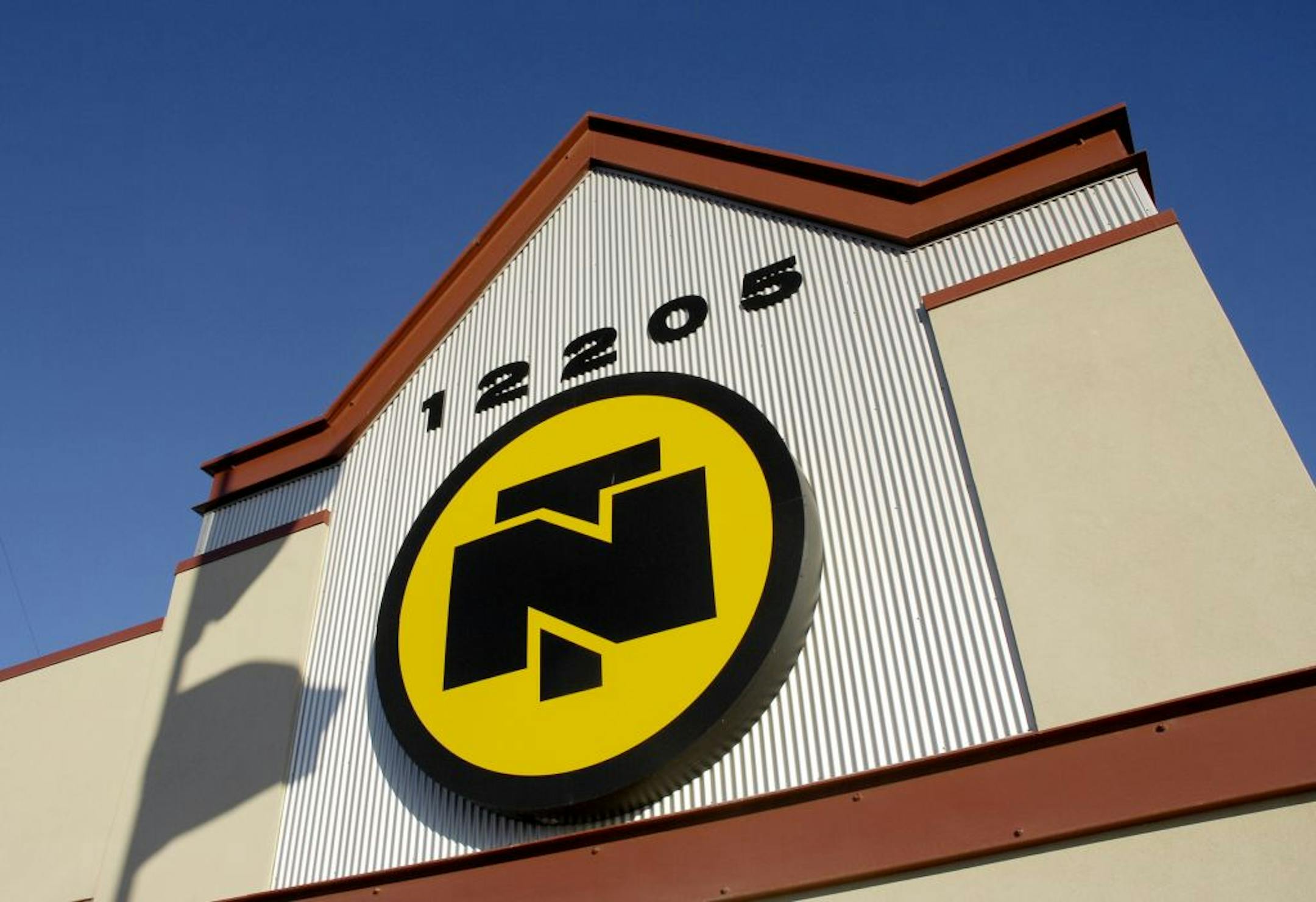 GLEN STUBBE � gstubbe@startribune.com Tuesday, January 30, 2007 -- Burnsville, Minn. -- The entrance to Northern Tool & Equipment in Burnsville.