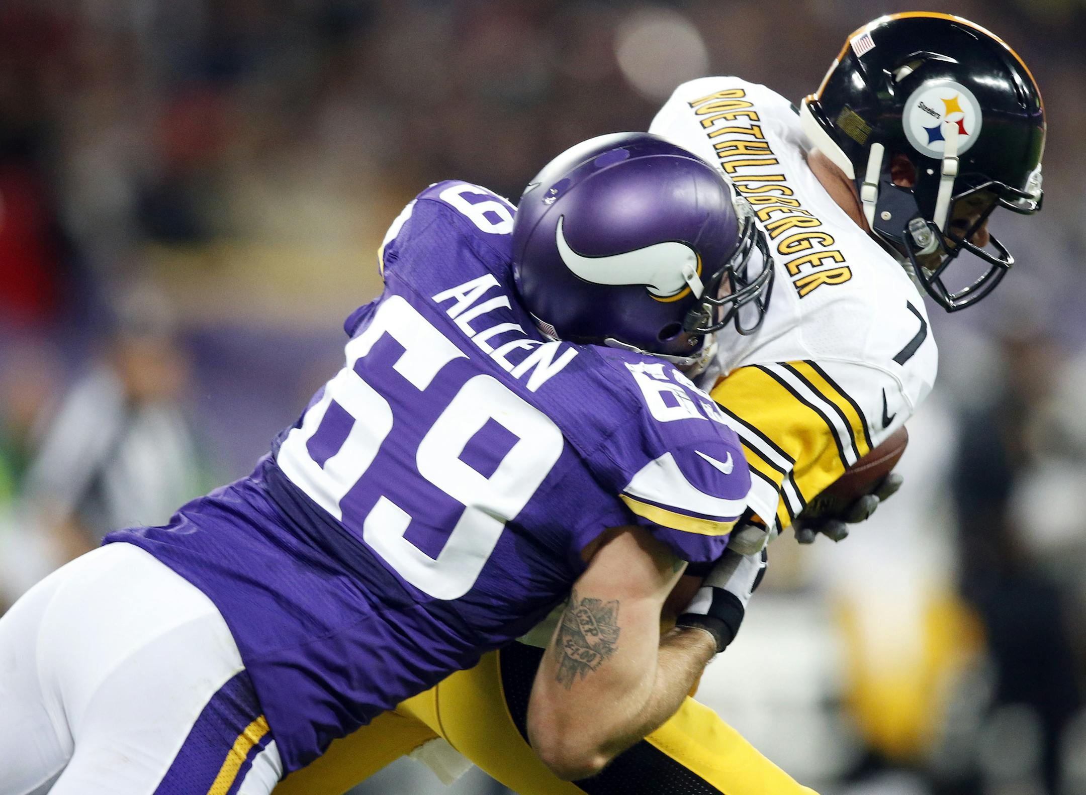 Minnesota Vikings defensive end Jared Allen (69) sacked Ben Roethlisberger (7) in the second quarter. ] CARLOS GONZALEZ cgonzalez@startribune.com September 29, 2013, London, England (Minnesota Vikings in London) Wembley Stadium, NFL, Minnesota Vikings vs. Pittsburg Steelers