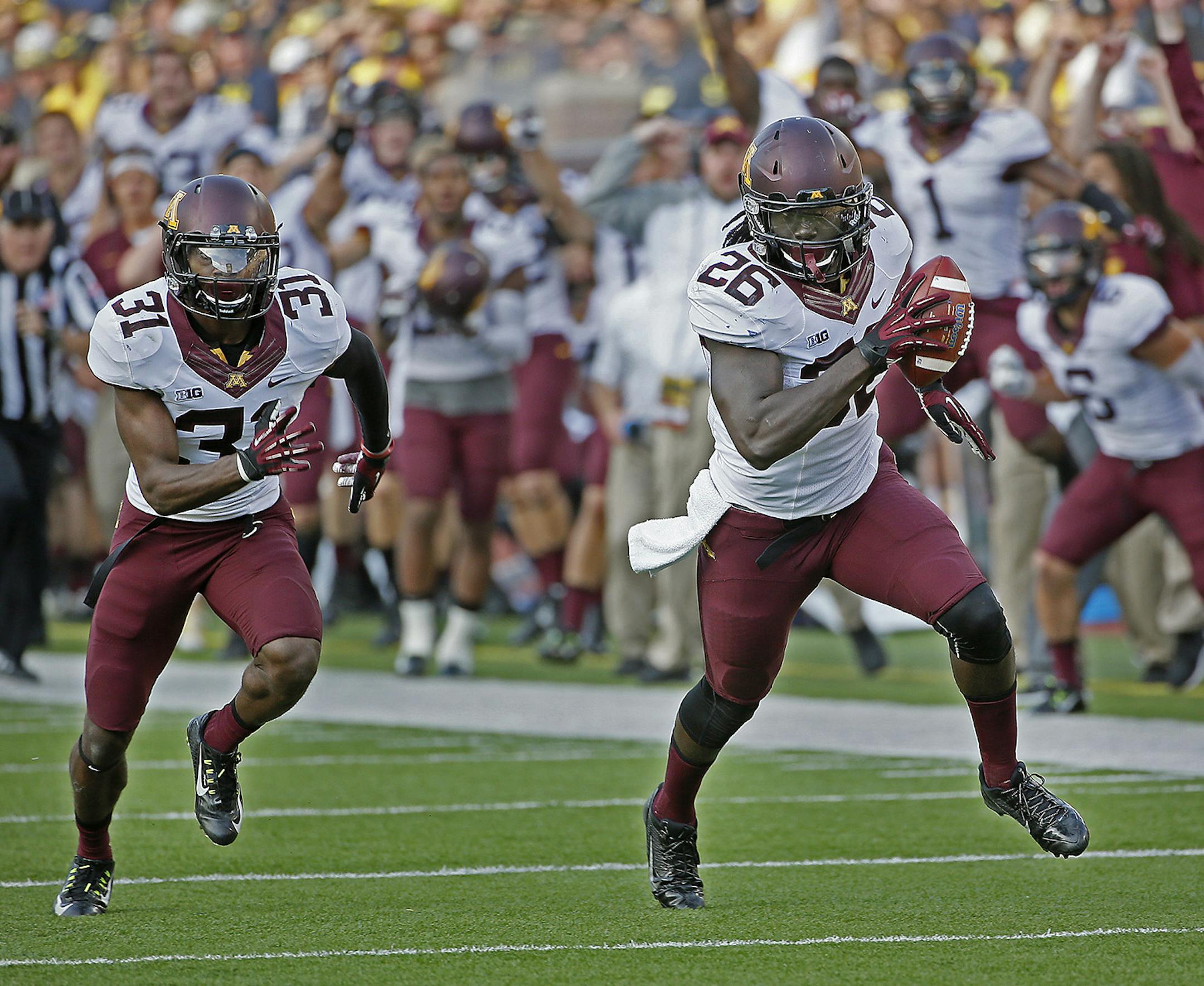 Minnesota linebacker De'Vondre Campbell (26) ran for a touchdown after intercepting the ball during the third quarter at Michigan Stadium, Saturday, September 27, 2014 in Ann Arbor, MI. ] (ELIZABETH FLORES/STAR TRIBUNE) ELIZABETH FLORES • eflores@startribune.com