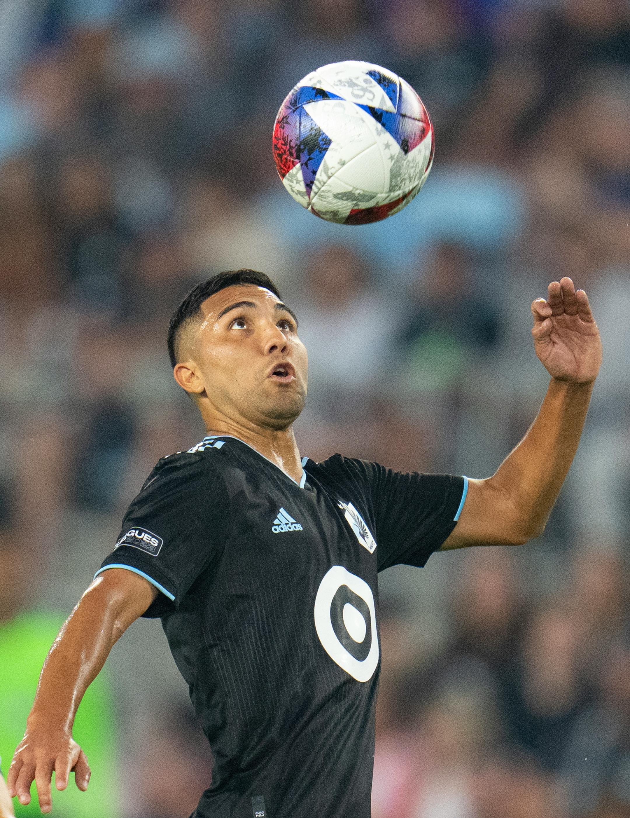 Minnesota United midfielder Emanuel Reynoso (10) controls a high ball against Puebla in the first half of a Leagues Cup match Sunday.