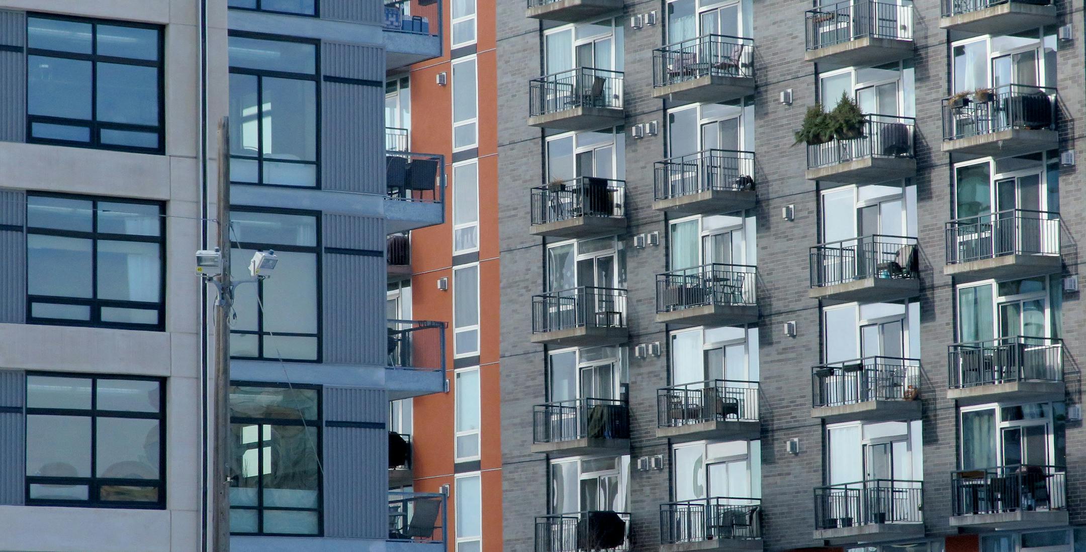 Apartments and condos in Minneapolis’ North Loop reflect Minneapolis zoning codes that seek to ensure “visual interest” for building materials.