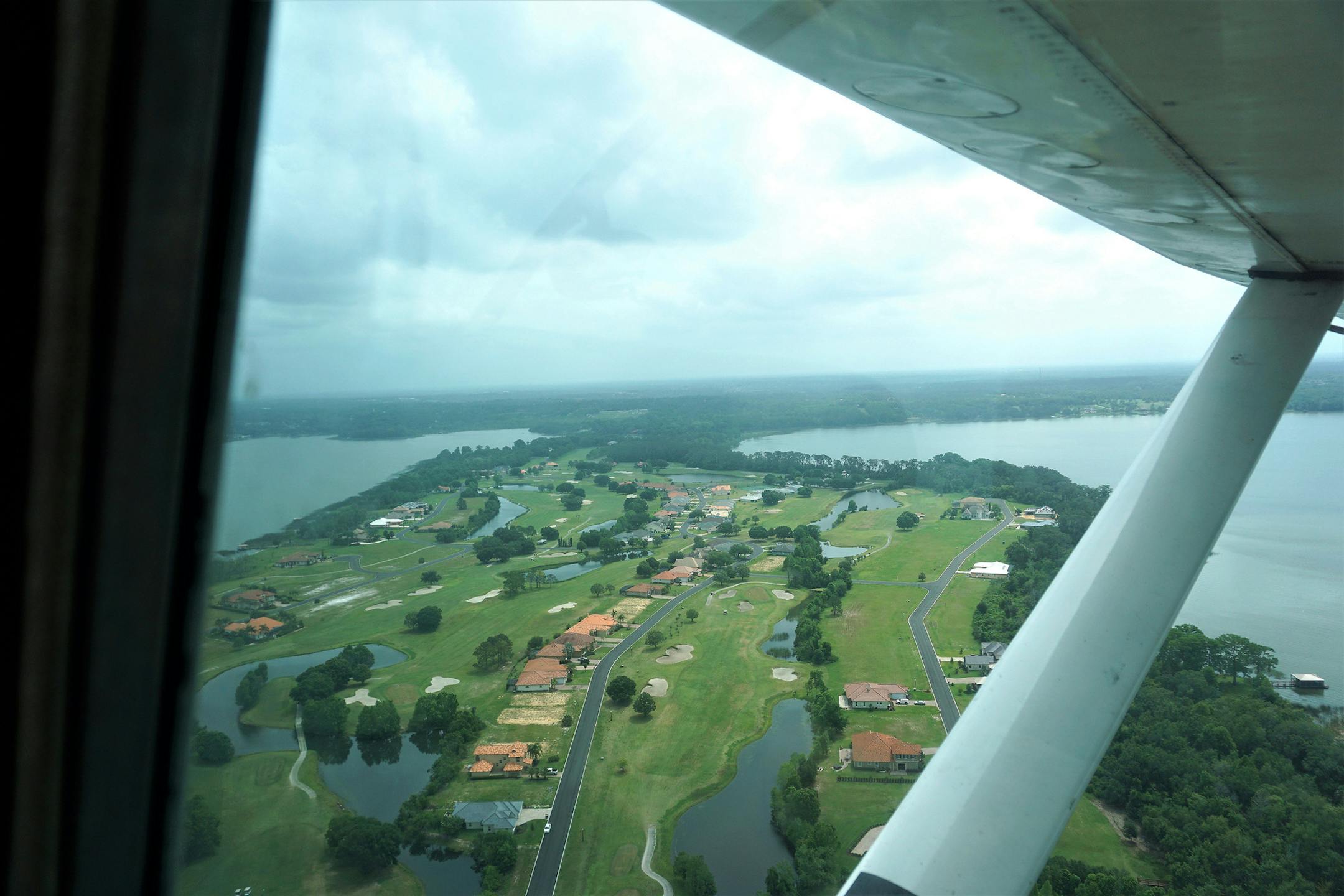 The view from the cockpit on a flightseeing tour in central Florida. (Nancy Moreland/Chicago Tribune/TNS)