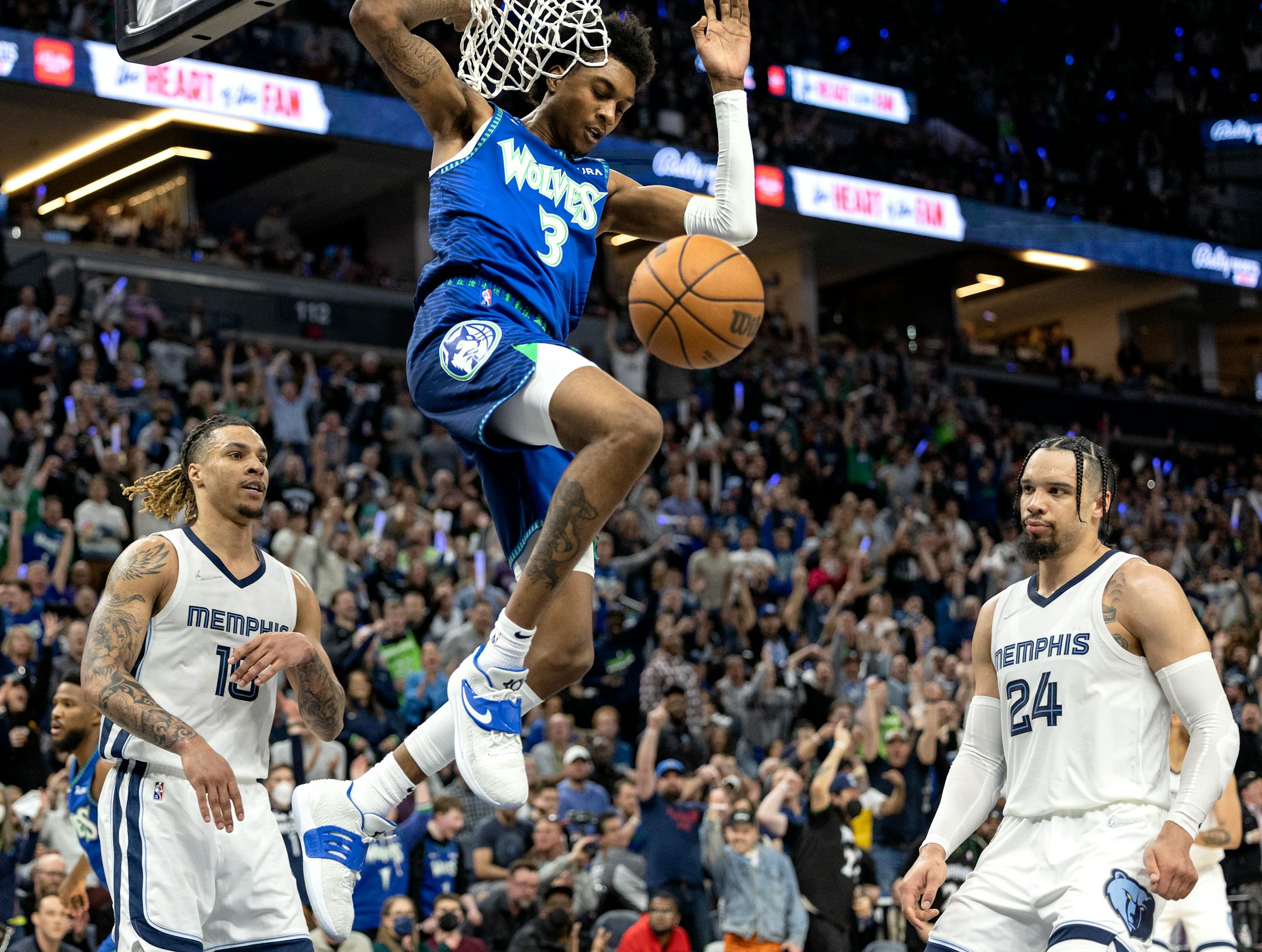 Jaden McDaniels (3) of the Minnesota Timberwolves dunks the ball in the third quarter.