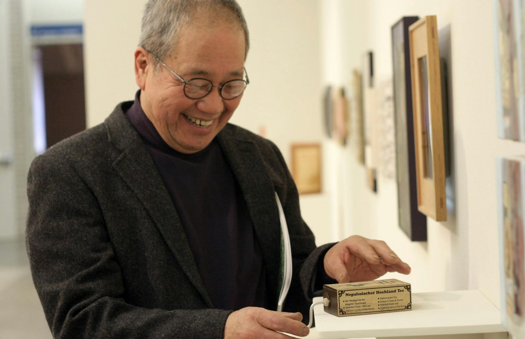 Tom Sweeney ‚Ä¢ tsweeney@startribune.com Mpls, MN 1/14/2009 ] Artist / teacher Kinji akagawa enjous the music-box like creation by Mitch Dose, one of many diverse works assembled to homor him in a show called ' Paradigm shift, alumni and Friends Honor Kinji Akagawa" at MCAD. ORG XMIT: MIN2013062613562787