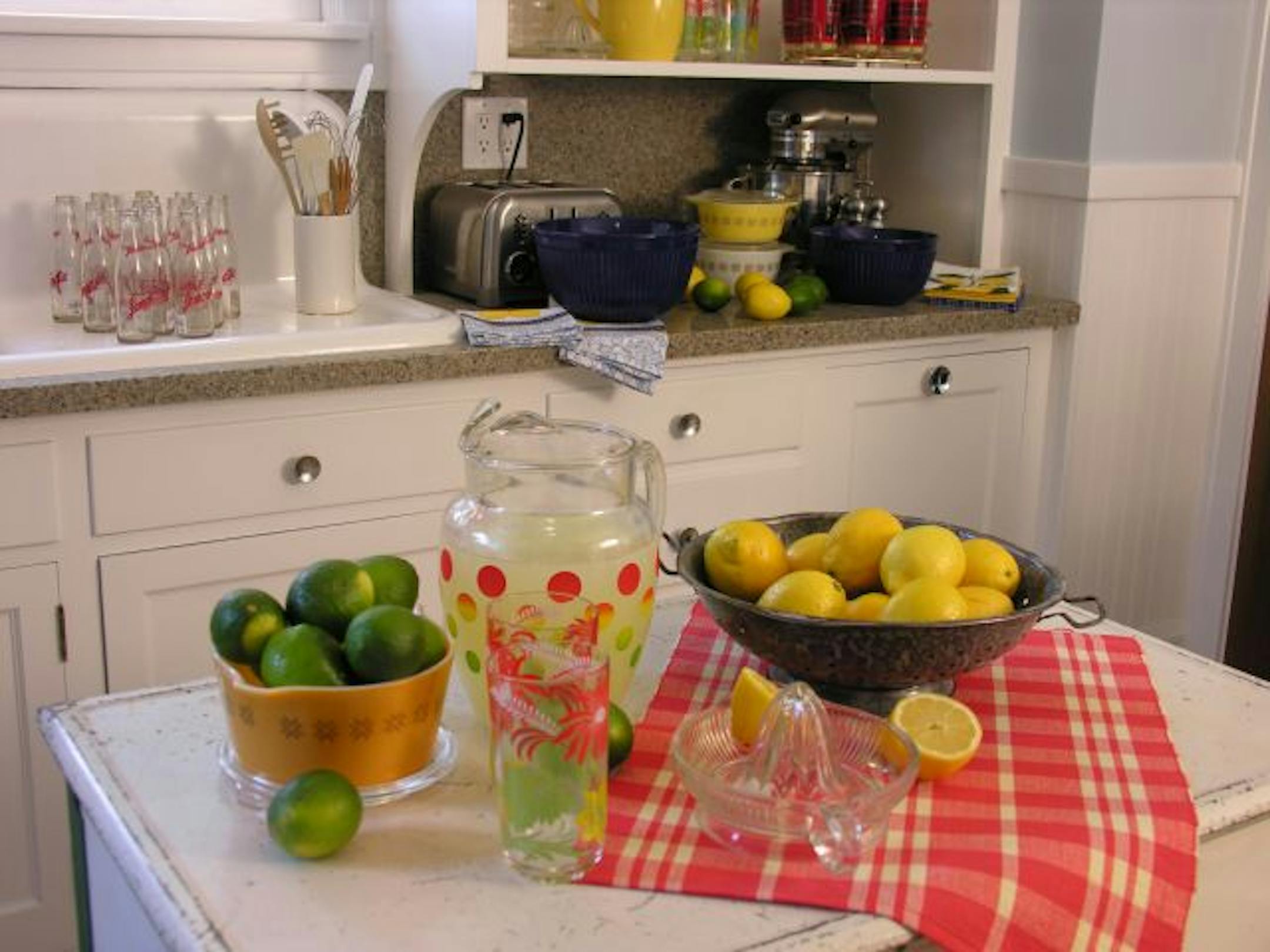 When life gives you lemons, use them to spruce up your kitchen. The Bachman's Summer Idea House features lots of seasonal ideas for decorating.
