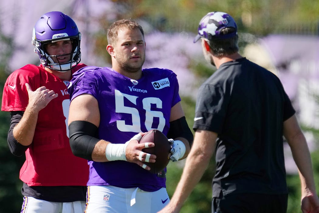 Vikings quarterback Kirk Cousins and center Garrett Bradbury talk to offensive coordinator Wes Phillips during a practice after the loss to the Eagles. 