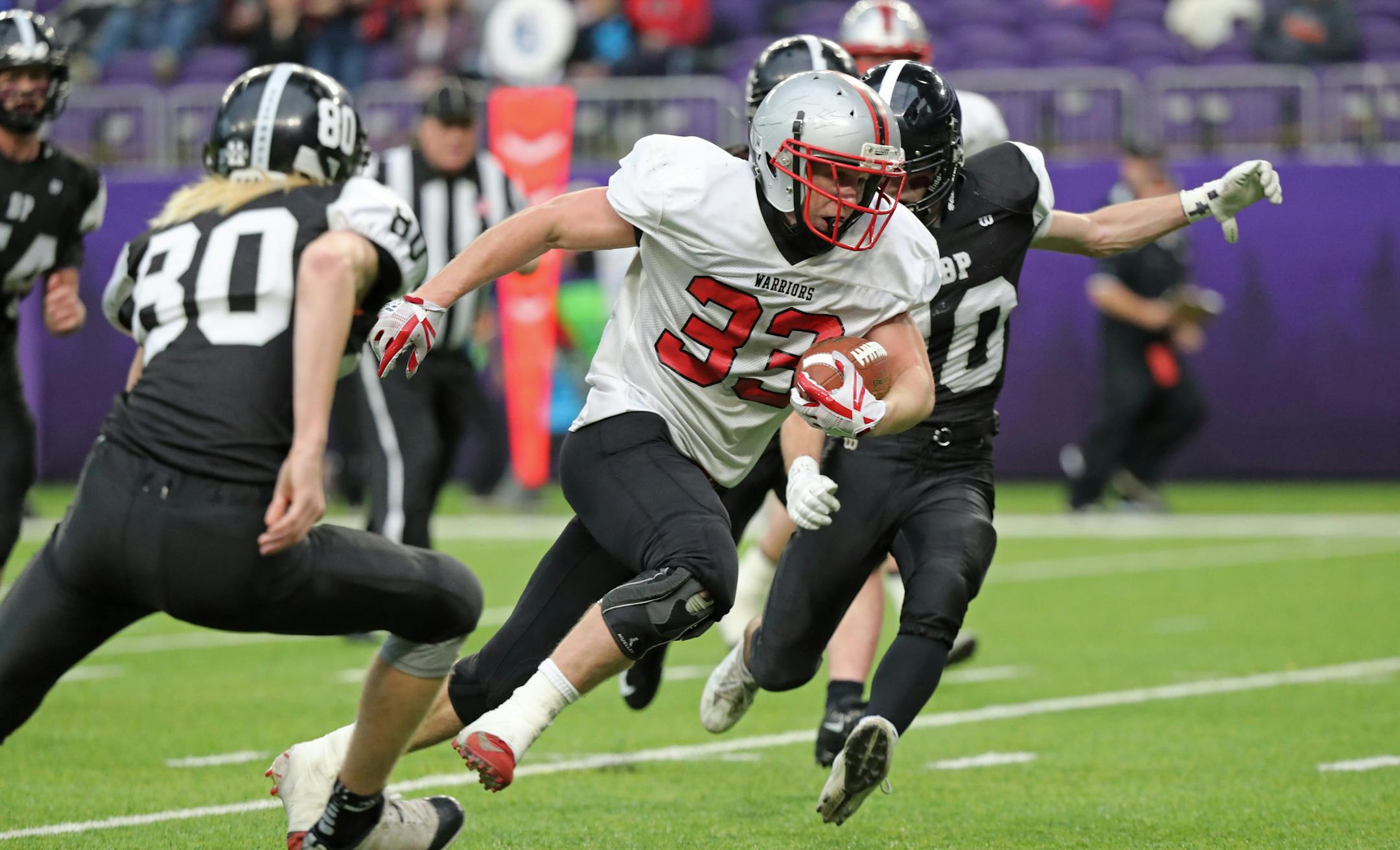 BOLD running back Dawson Vosika (33) rumbled in for a 3-yard touchdown near the end of the second quarter. BOLD led Blooming Prairie 10-0 at the half. ] Shari L. Gross ï shari.gross@startribune.com BOLD led Blooming Prairie 10-0 at the half in the 1A semifinals inside U.S. Bank Stadium on Saturday, Nov. 17, 2018.