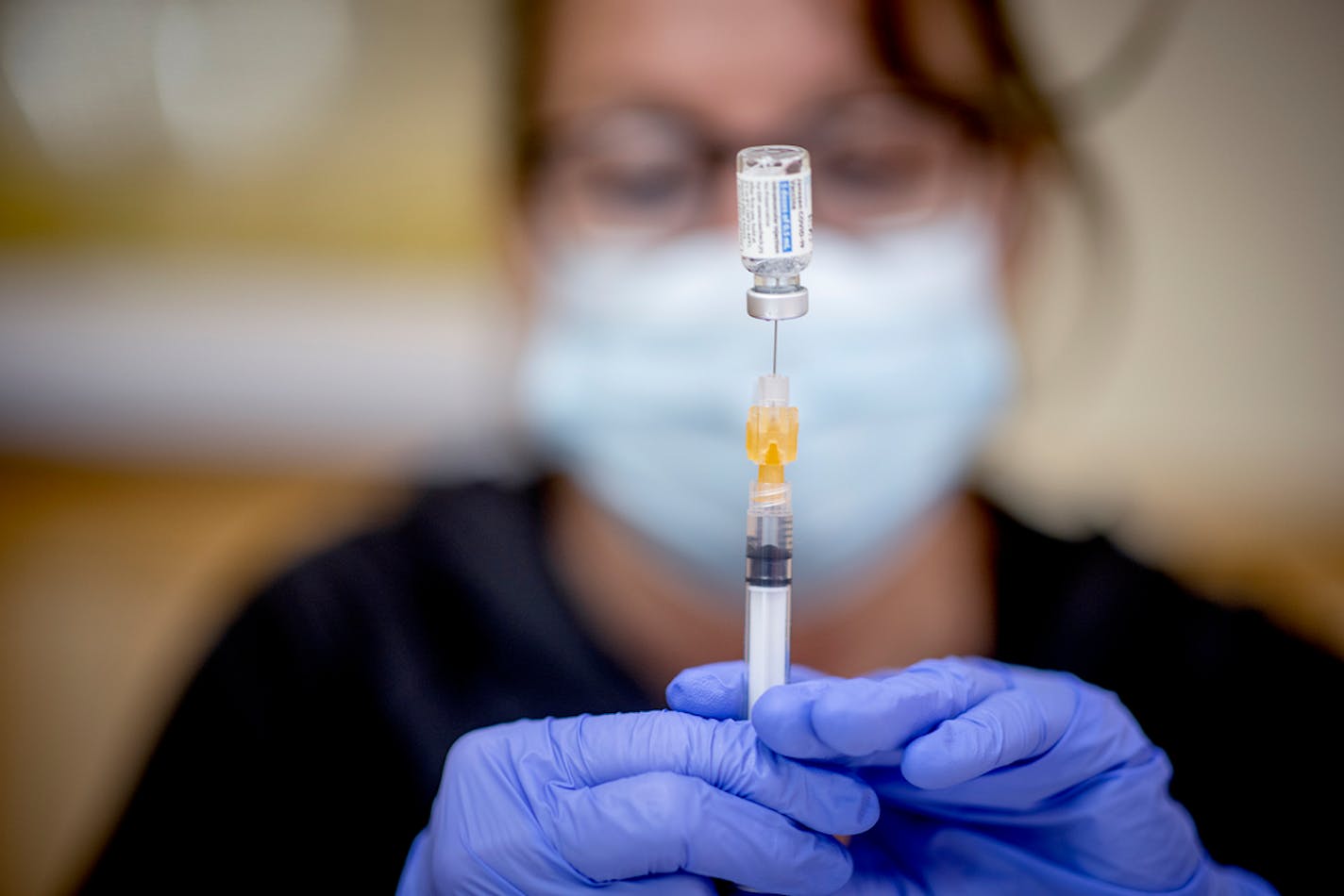 Registered Nurse Sherry Donnahoo, cq, filled needles with the Johnson and Johnson Covid-19 vaccination to be used at the vaccination site at the Masjid Al Tawba Mosque, Thursday, April 8, 2021 in Eden Prairie, MN. ] ELIZABETH FLORES • liz.flores@startribune.com