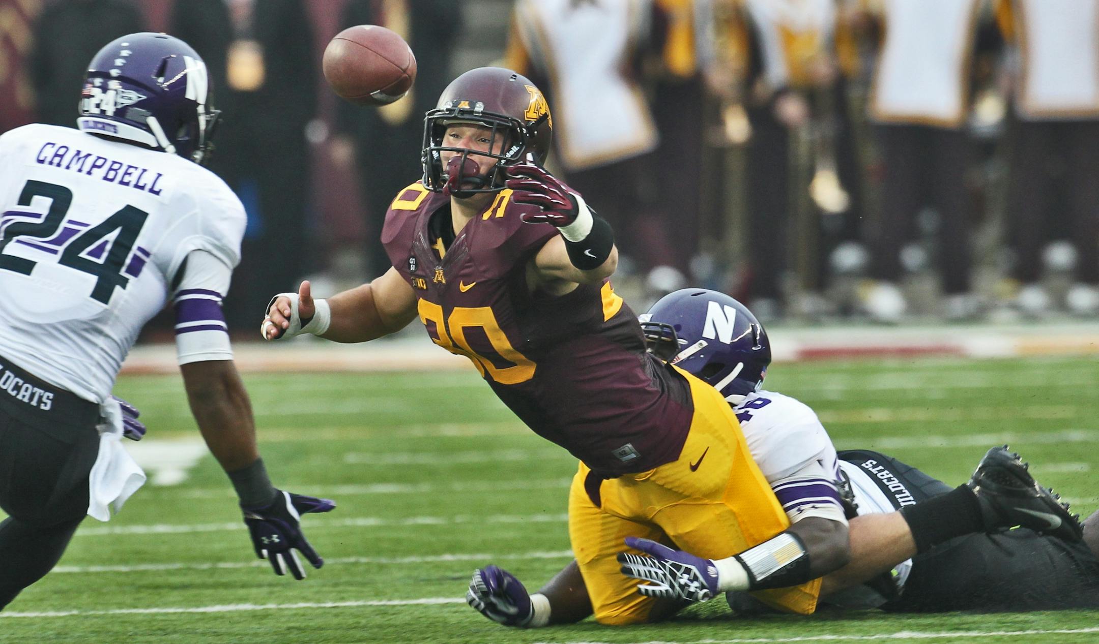 Minnesota Gophers football vs. Northwestern. Northwestern won 21-10. A Max Shortell-thrown pass was out of the reach of intended Gophers receiver Mike Henry (30) in first half action. (MARLIN LEVISON/STARTRIBUNE(mlevison@startribune.com