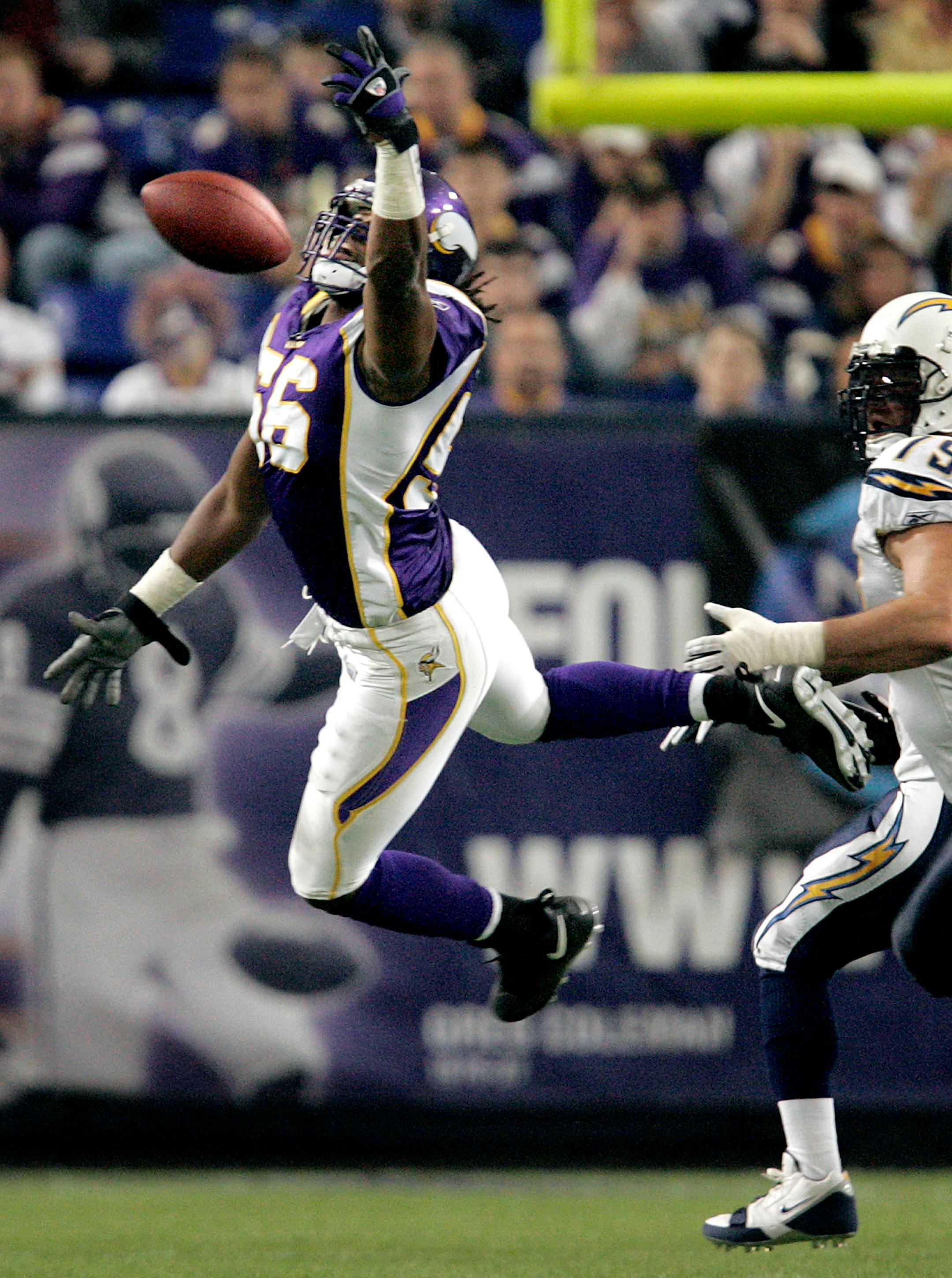 Minnesota Vikings linebacker E.J. Henderson (56) breaks up a San Diego Chargers pass attempt in the second quarter. The Vikings defeated the Chargers, 35-17, at the Metrodome in Minneapolis, Minnesota, Sunday, November 4, 2007.