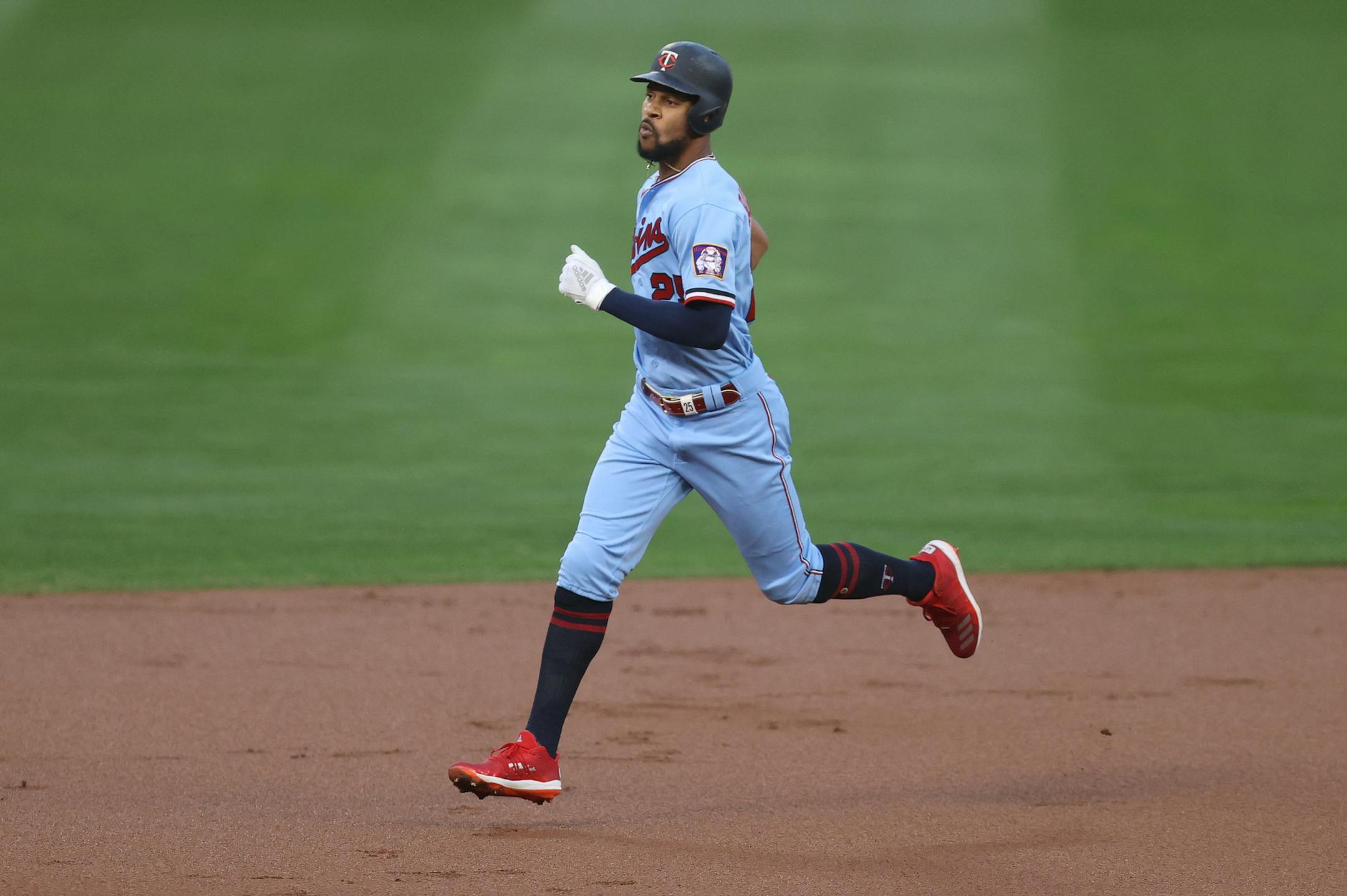Minnesota Twins center fielder Byron Buxton (25) rounded the base in the first inning after a solo home run.] Jerry Holt •Jerry.Holt@startribune.com