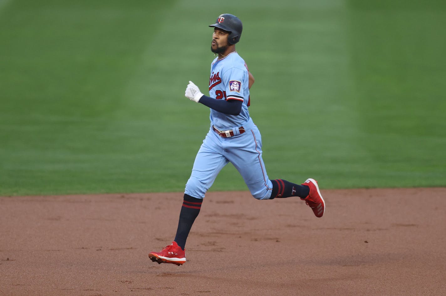 Minnesota Twins center fielder Byron Buxton (25) rounded the base in the first inning after a solo home run.] Jerry Holt •Jerry.Holt@startribune.com