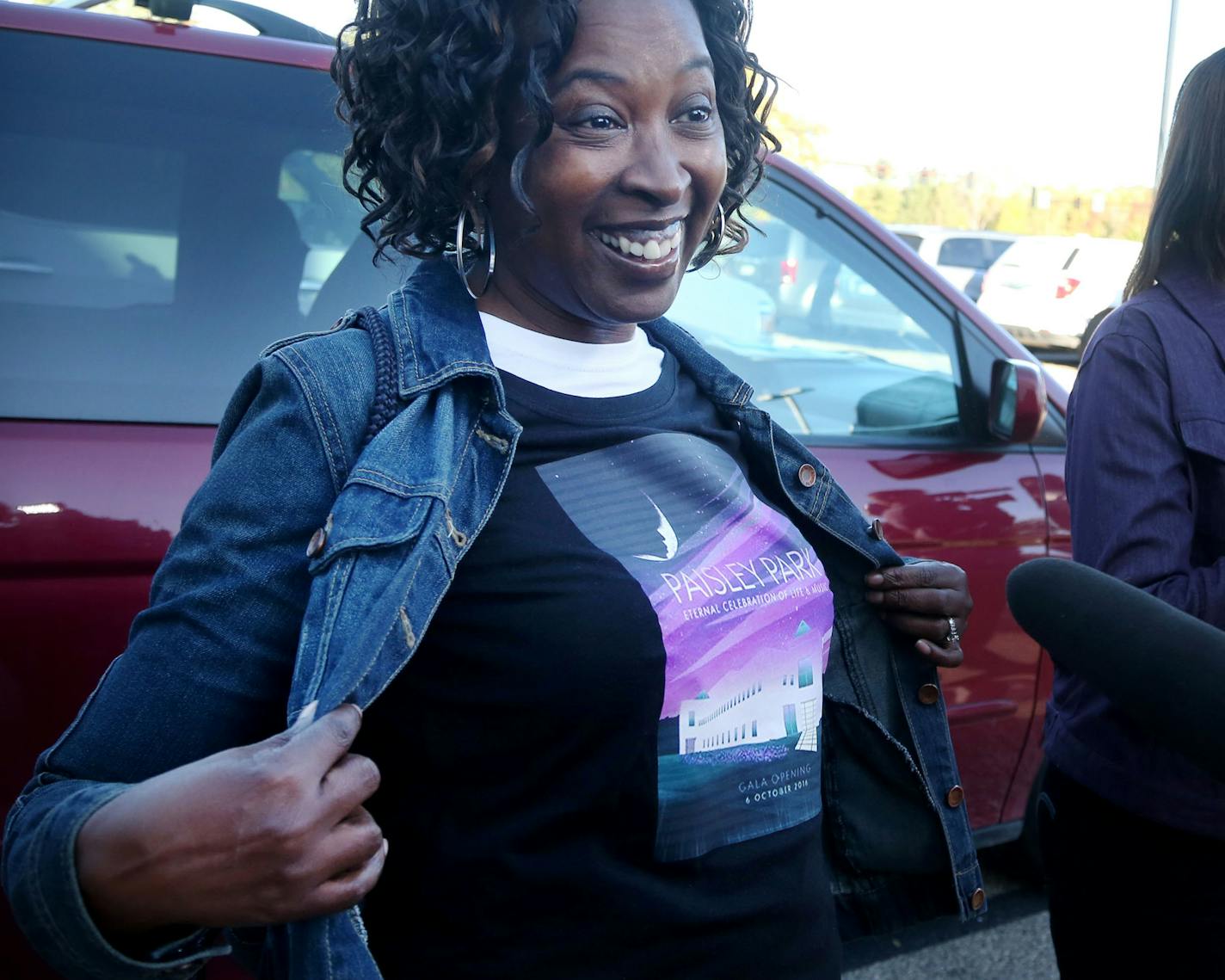 Prince fan Gloria Brown of Chicago shows off her custom made Paisley Park t-shirt as she waited to get inside with her sister Yvonne Brown, right, and nephew Chris Brown, not pictured. They were among the first Paisley Park tour ticket holders to get inside Paisley for the new Paisley Park Tour Thursday, Oct. 6, 2016, in Chanhassen, MN.](DAVID JOLES/STARTRIBUNE)djoles@startribune.com new Paisley Park Tour**Gloria Brown, Yvonne Brown, Chris Brown,cq