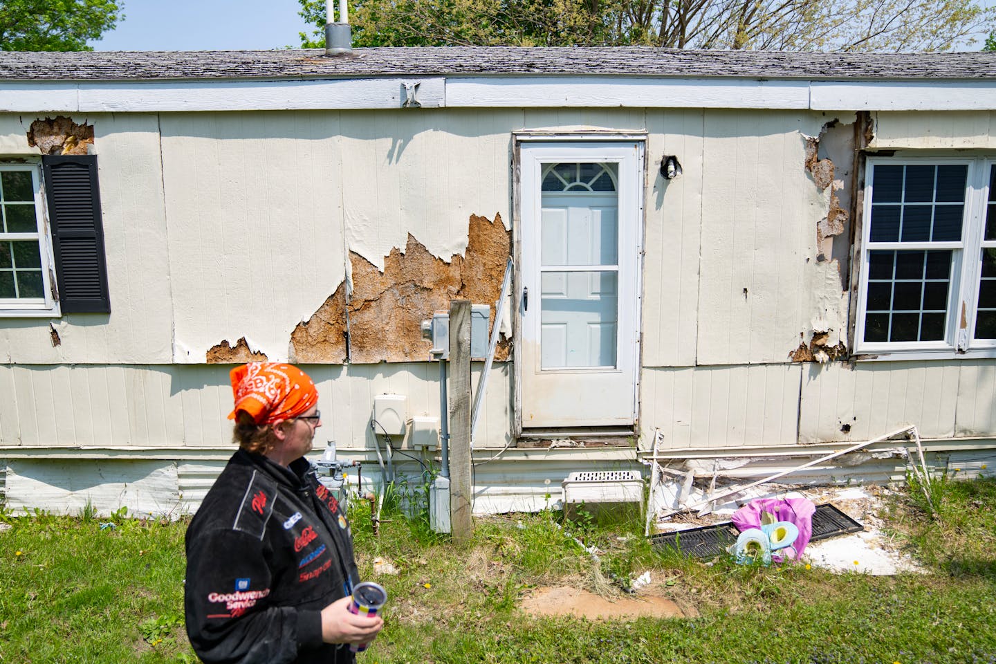 Residents at Lake Elmo mobile home park say owner has them