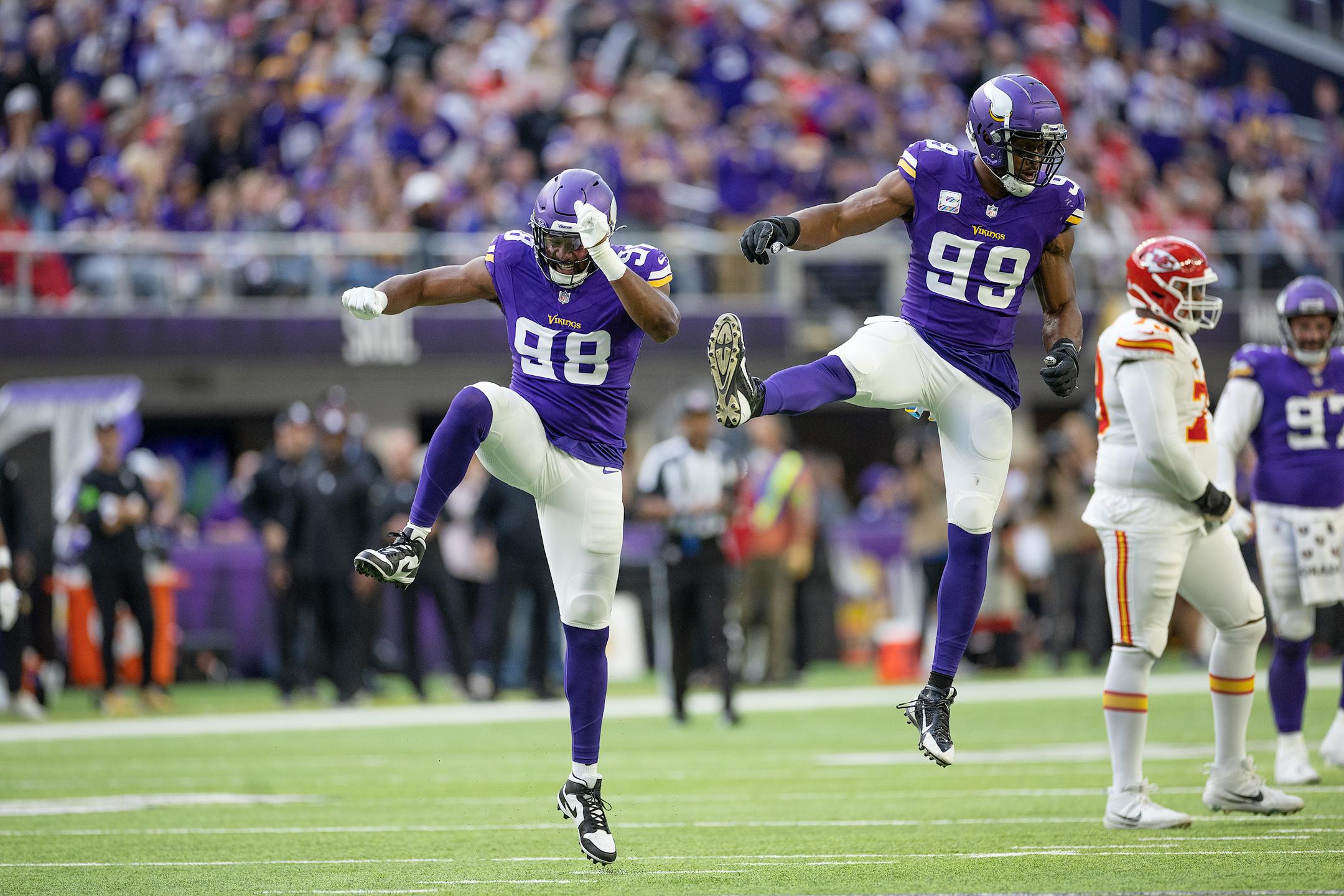 Vikings linebacker D.J. Wonnum (98), left, and Vikings linebacker Danielle Hunter (99) celebrate after sacking Chiefs quarterback Patrick Mahomes (15) in the first quarter.