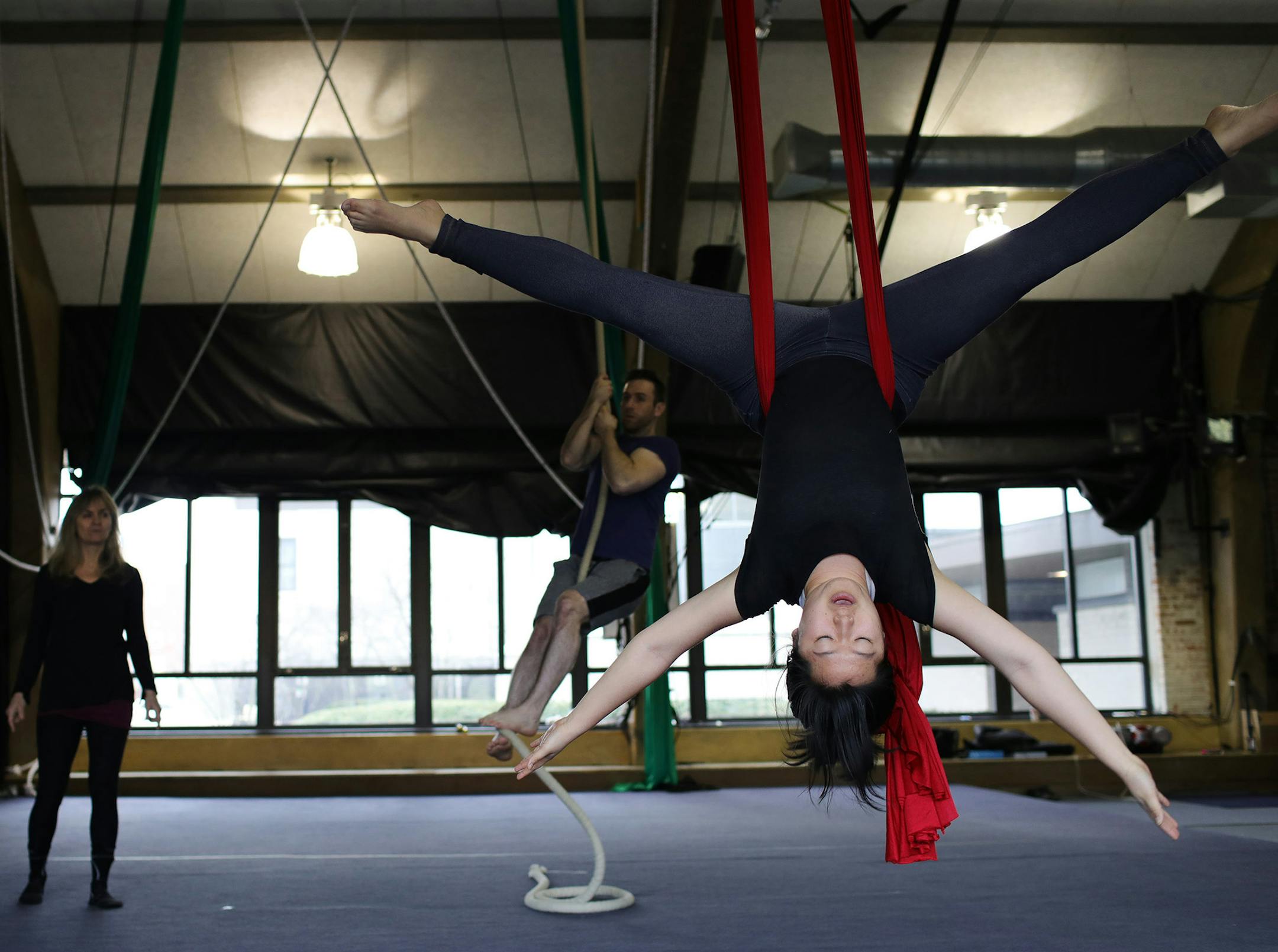Sylvia Hernandez-DiStasi, left, keeps an eye on members of DePaul's theater class, Harmony Zhang, front, as she navigates the silk rope during an aerial arts class at The Actors Gymnasium inside Noyes Cultural Center on March 2, 2017 in Evanston, Ill. (Abel Uribe/Chicago Tribune/TNS) ORG XMIT: 1199252