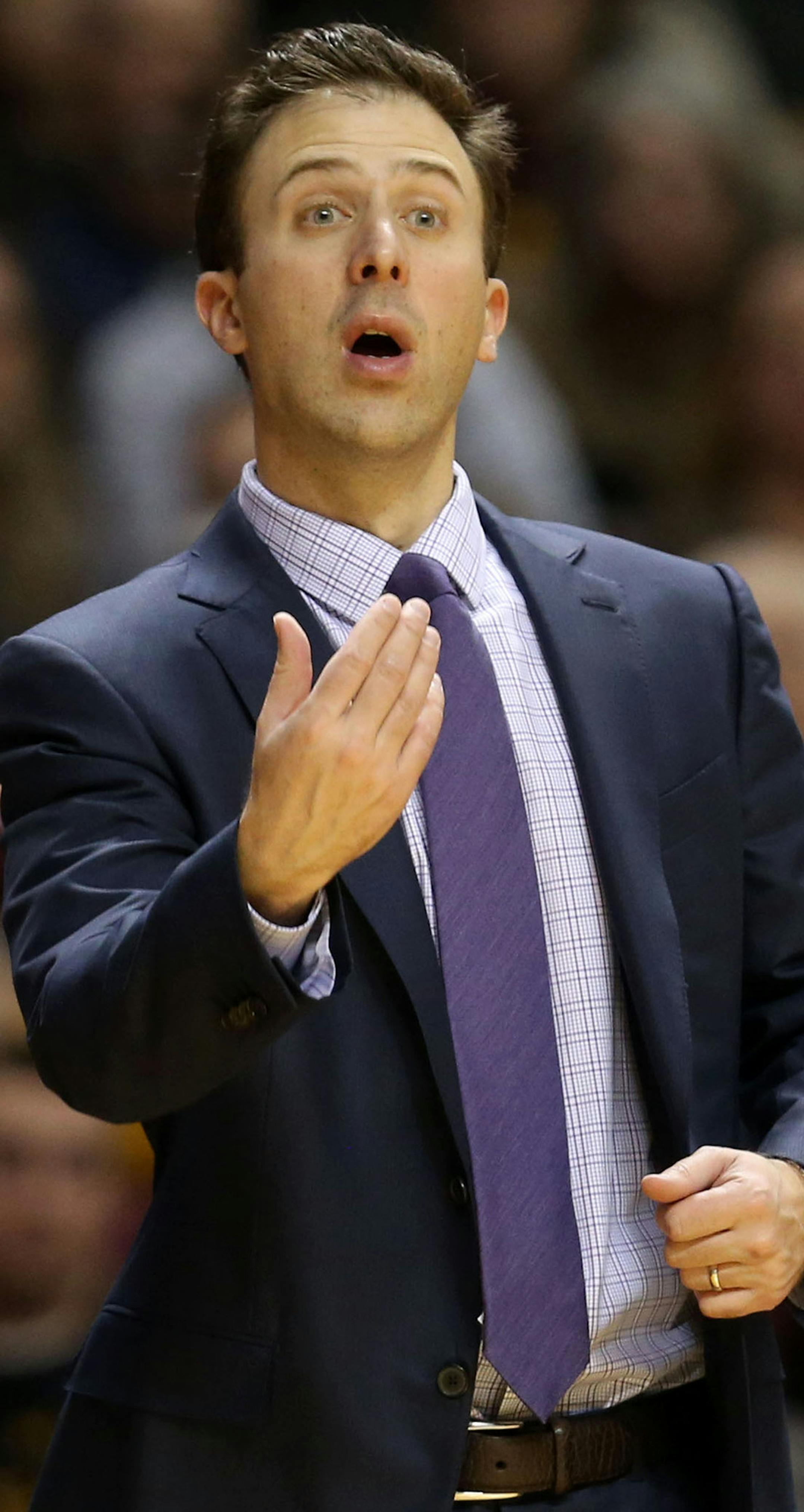 University of Minnesota coach Richard Pitino gestures to the court during the second half of the Gophers' win over UNC Wilmington 108-82 win Saturday, Dec. 27, 2014 at Williams Arena in Minneapolis, MN.](DAVID JOLES/ STARTRIBUNE)djoles@startribune.com The University of Minnesota versus UNC Wilmington Saturday, Dec. 27, 2014 at Williams Arena in Minneapolis, MN.