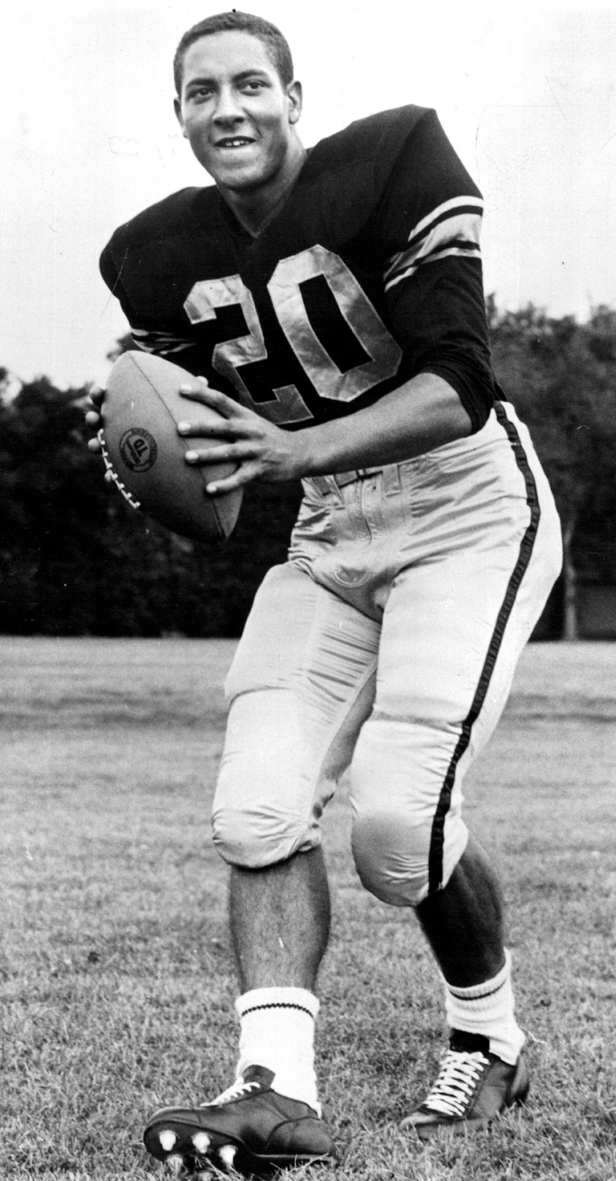 October 12, 1961 University Of Iowa Wilburn Hollis QB 200 6'2" 18 Sophomore Boystown, Nebr. September 15, 1960 November 16, 1960 October 14, 1961 ORG XMIT: MIN2014110615104154