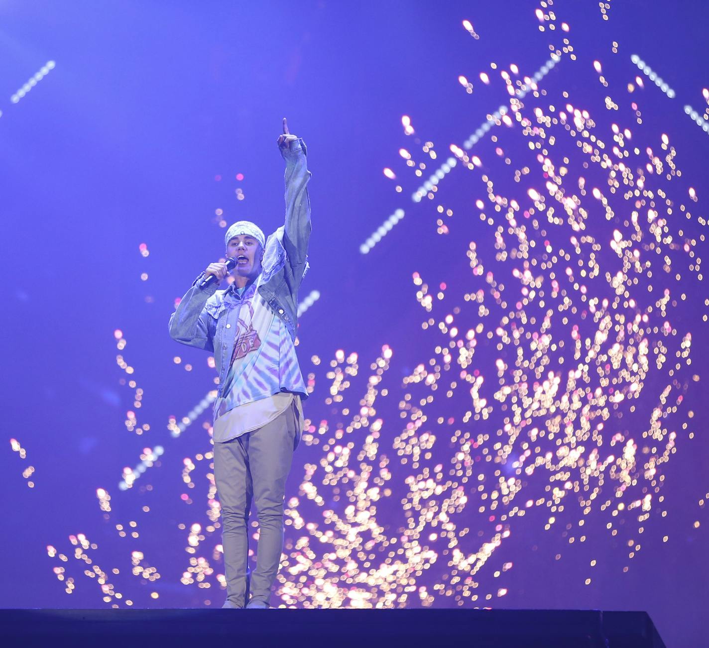 Justin Bieber brought his Purpose World Tour to Target Center Sunday but seemed to be going through the motions.