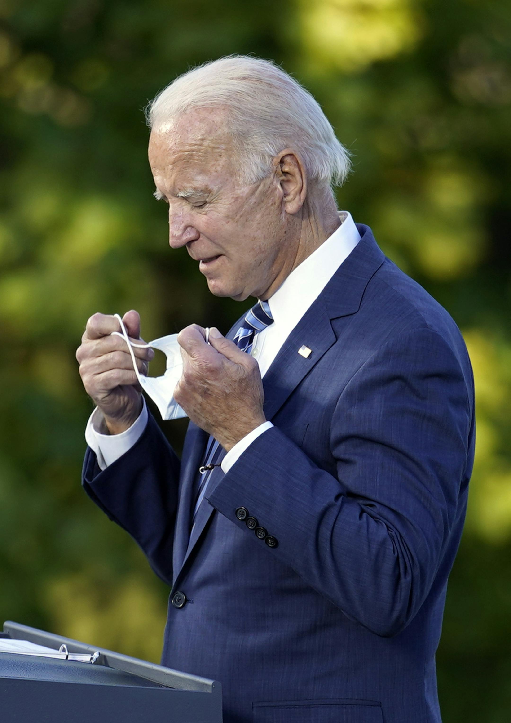 Democratic presidential candidate former Vice President Joe Biden removes his face mask before he speaks at Gettysburg National Military Park in Gettysburg, Pa., Tuesday, Oct. 6, 2020. (AP Photo/Andrew Harnik)