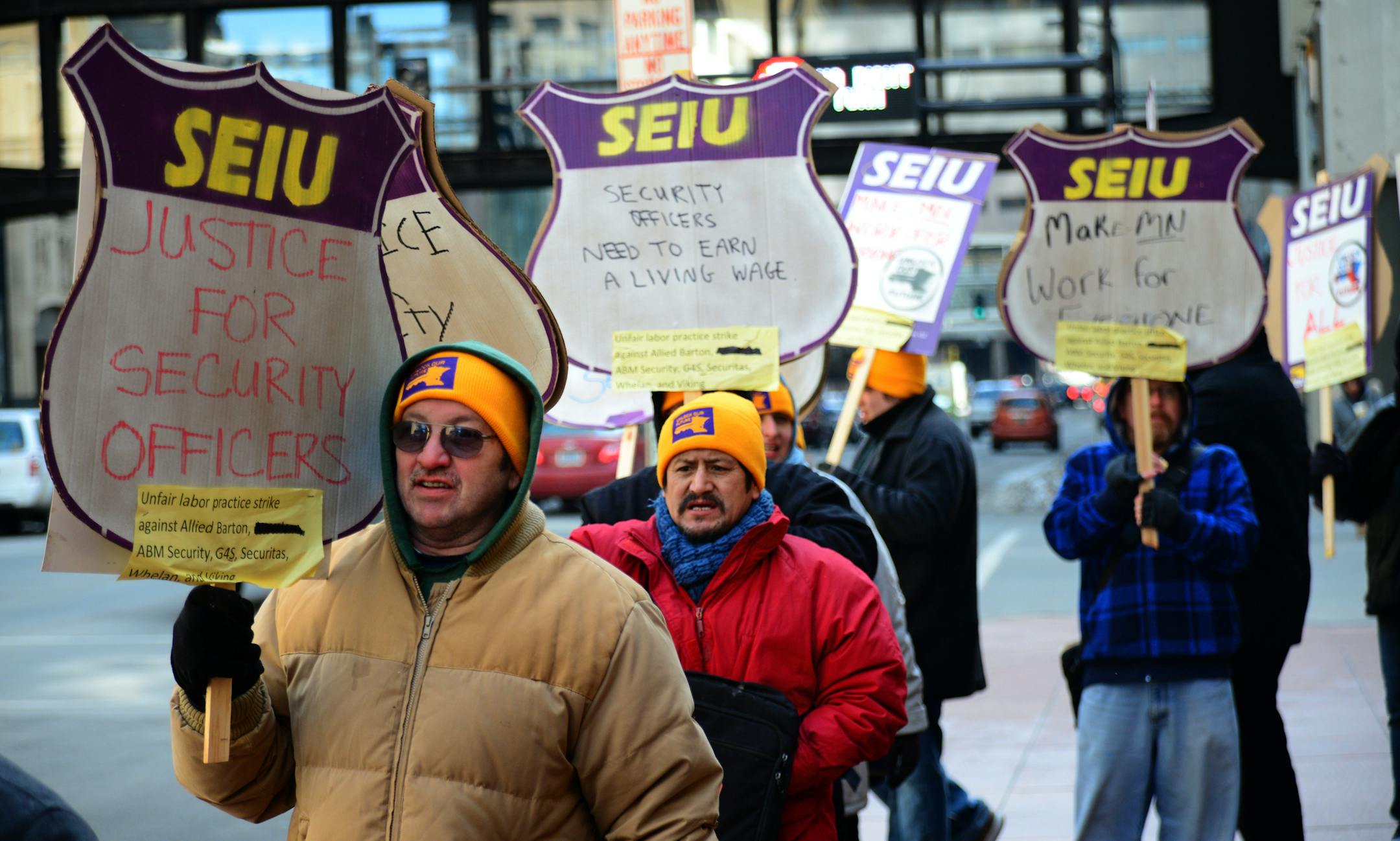SEIU Local 26, a union representing 2,000 security guards is staging a one-day action picketing in front of Wells Fargo Bank And US Bank in Minneapolis on Wednesday, morning February 27, 2013 ] Richard.Sennott@startribune.com Richard Sennott/Star Tribune. , Minneapolis Minn. Wednesday 2/27/13) ** (cq)