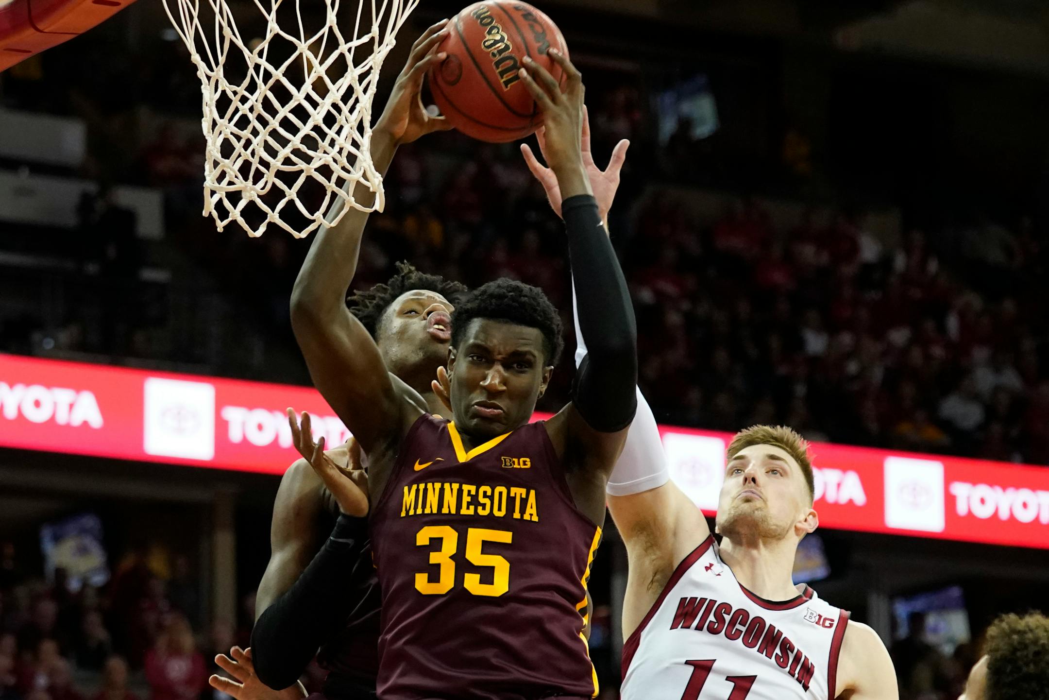Minnesota's Isaiah Ihnen grabs a defensive rebound against Wisconsin's Micah Potter