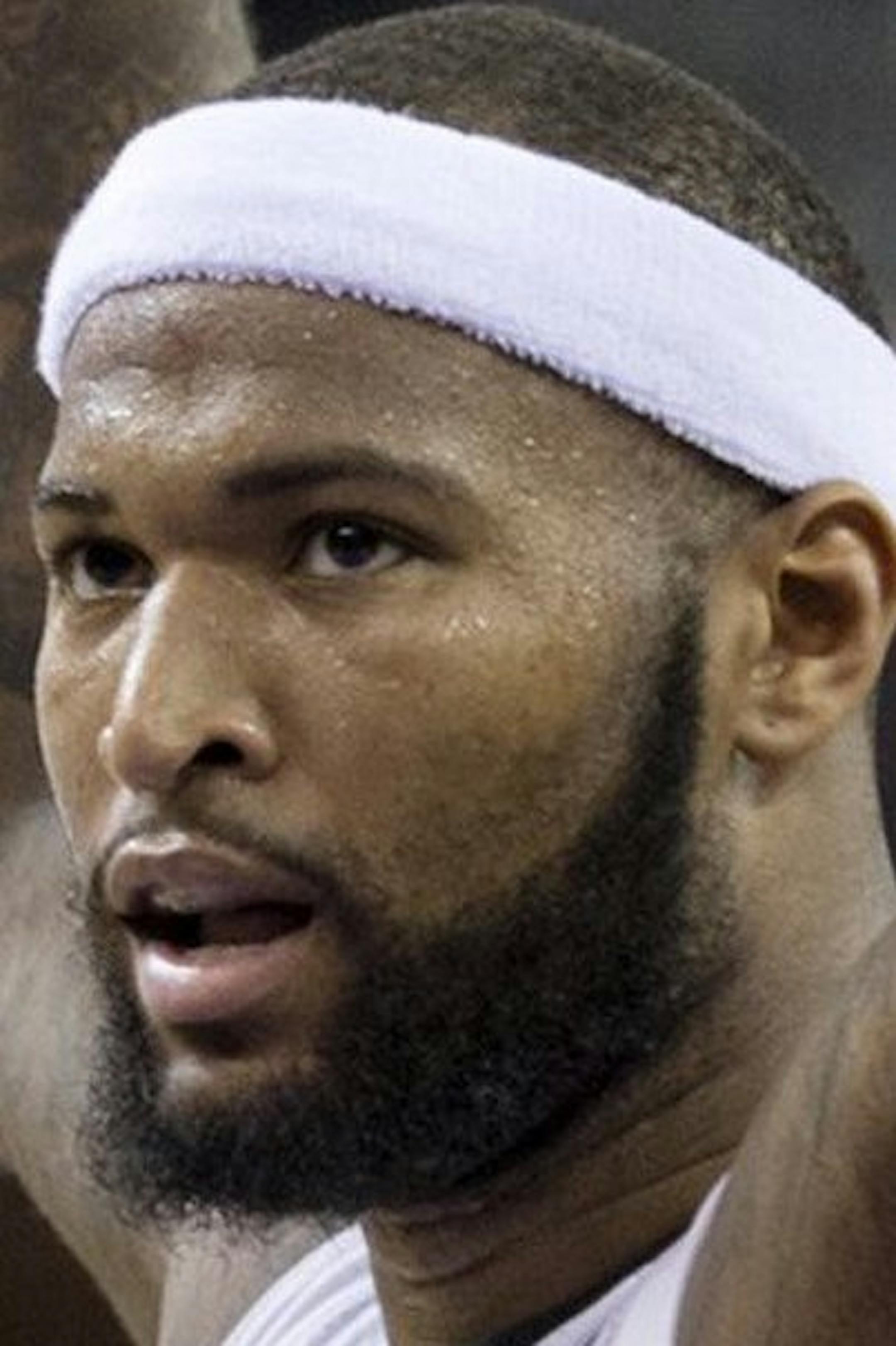 The Sacramento Kings' DeMarcus Cousins (15) rallies the fans after an Orlando Magic timeout late in the fourth quarter on Friday, Jan. 10, 2014, at Sleep Train Arena in Sacramento, Calif. The Kings won, 103-83. (Jose Luis Villegas/Sacramento Bee/MCT)