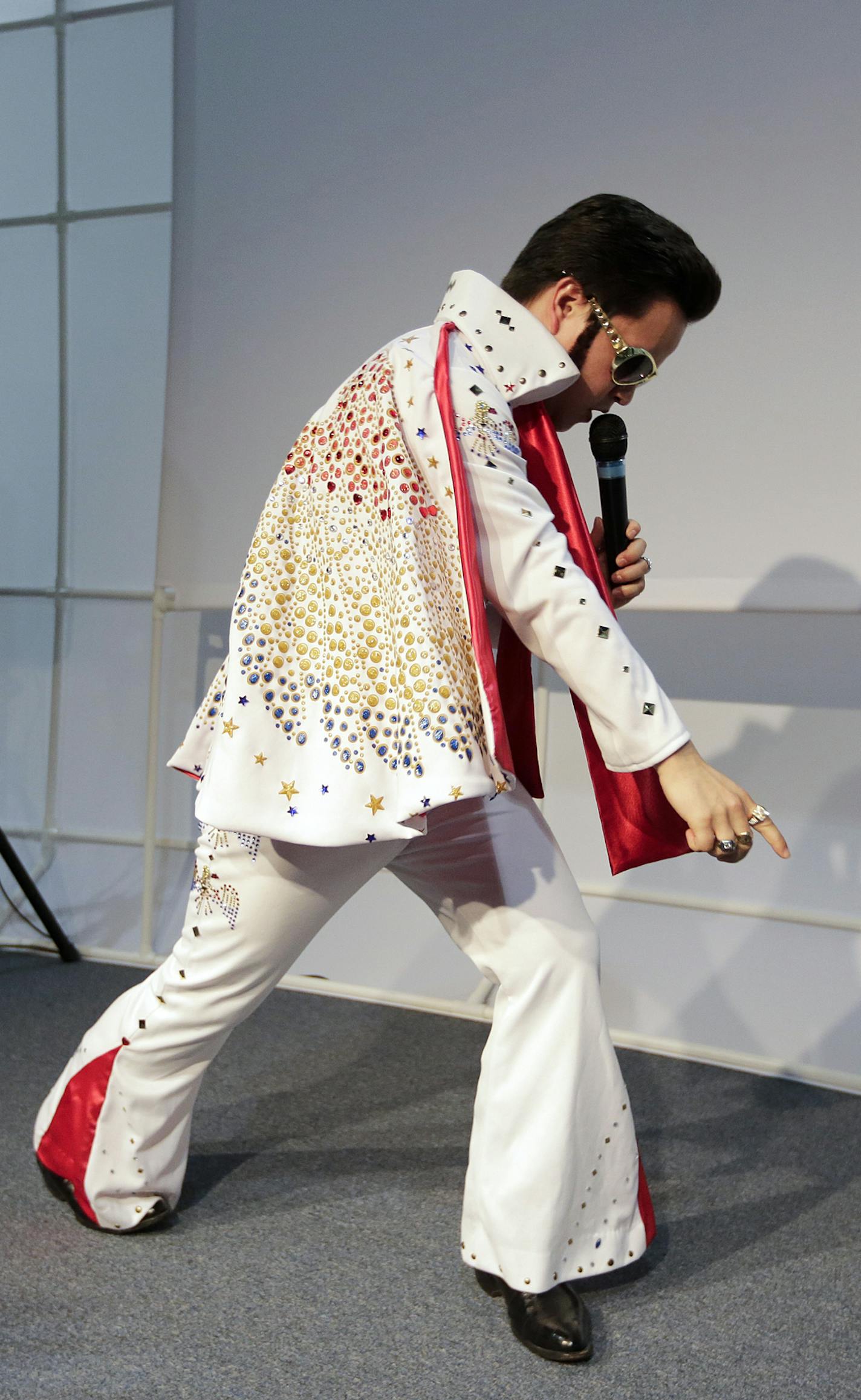 An Elvis impersonator performs at the Goldkey booth at the International CES, Tuesday, Jan. 6, 2015, in Las Vegas. (AP Photo/Jae C. Hong) ORG XMIT: NVJH123