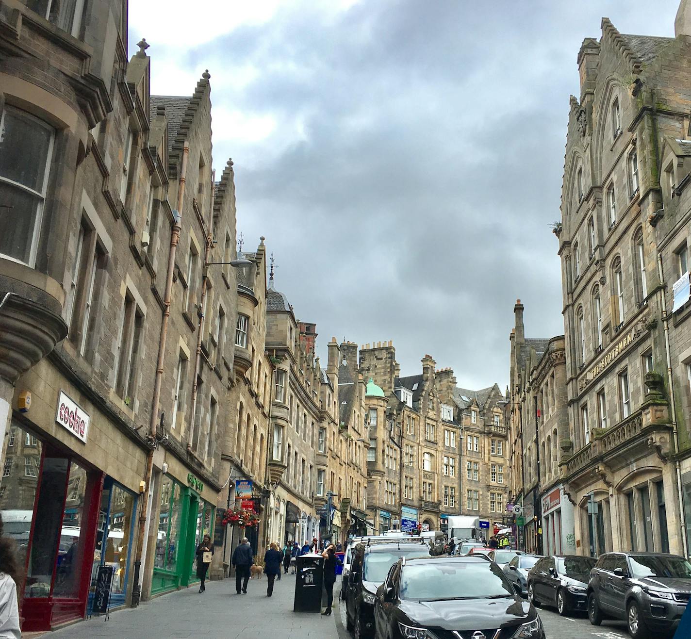 One of the typical residential-and-retail streetscapes in the Scottish capital of Edinburgh, with buildings of mottled stone blocks. MUST CREDIT: Tom Shroder photo for The Washington Post ORG XMIT: 124.0.1730657929